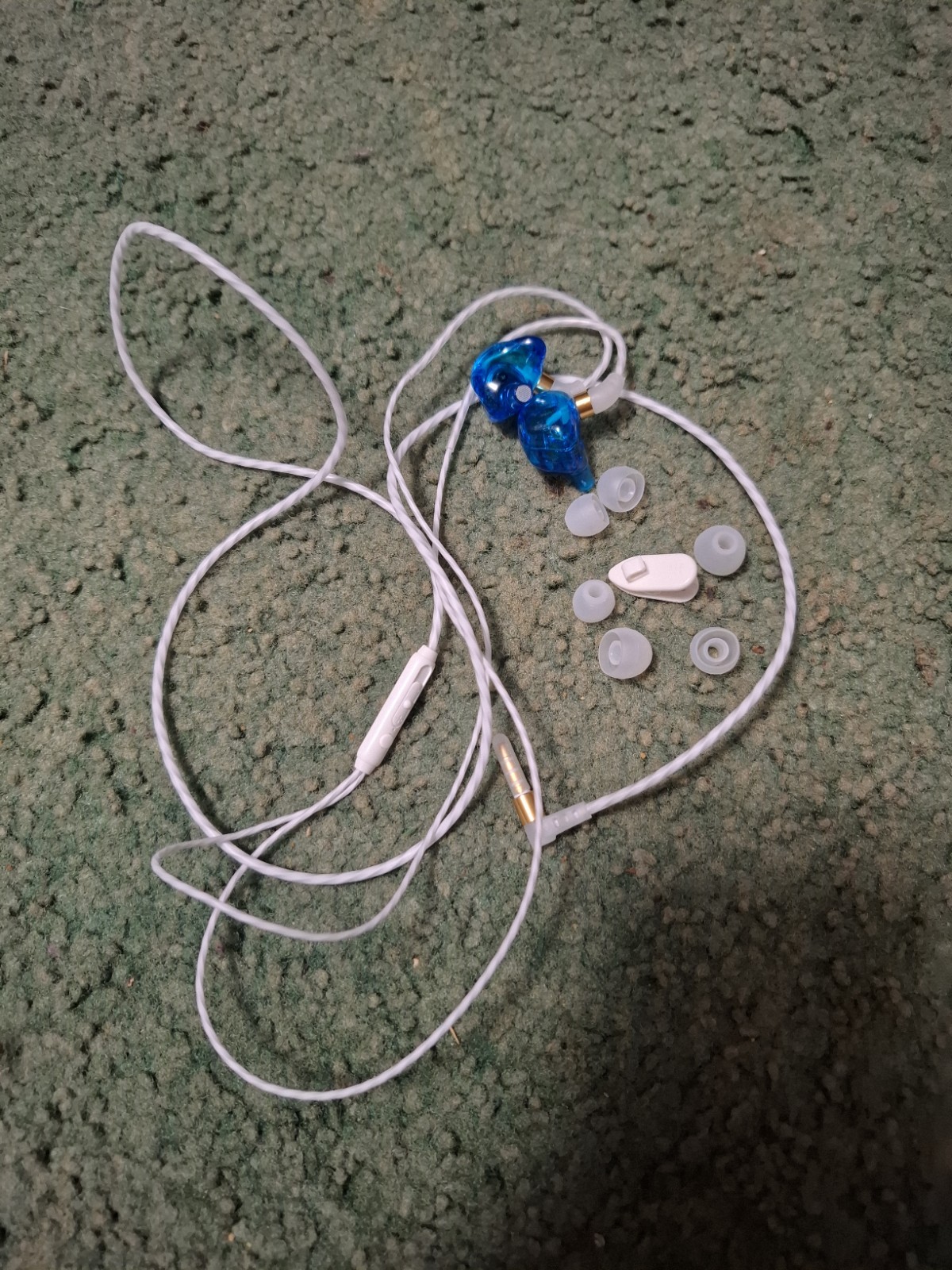 Lot of 7 budget IEMs and 1 extra cable. See description for details. Audiophile