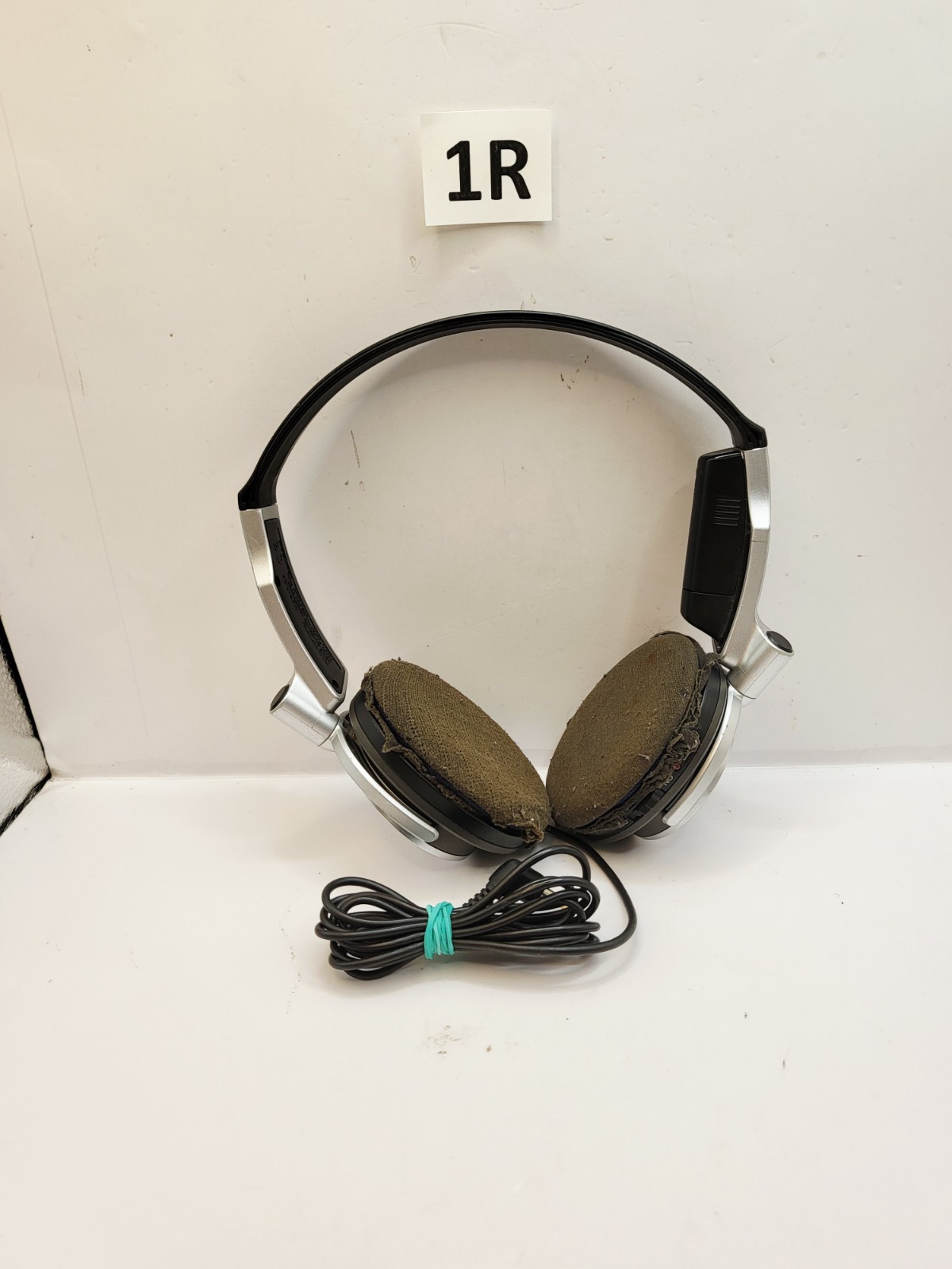 SONY MDR-NC6 Noise Canceling Wired Portable Audio Headphones (Needs Ear Pads)