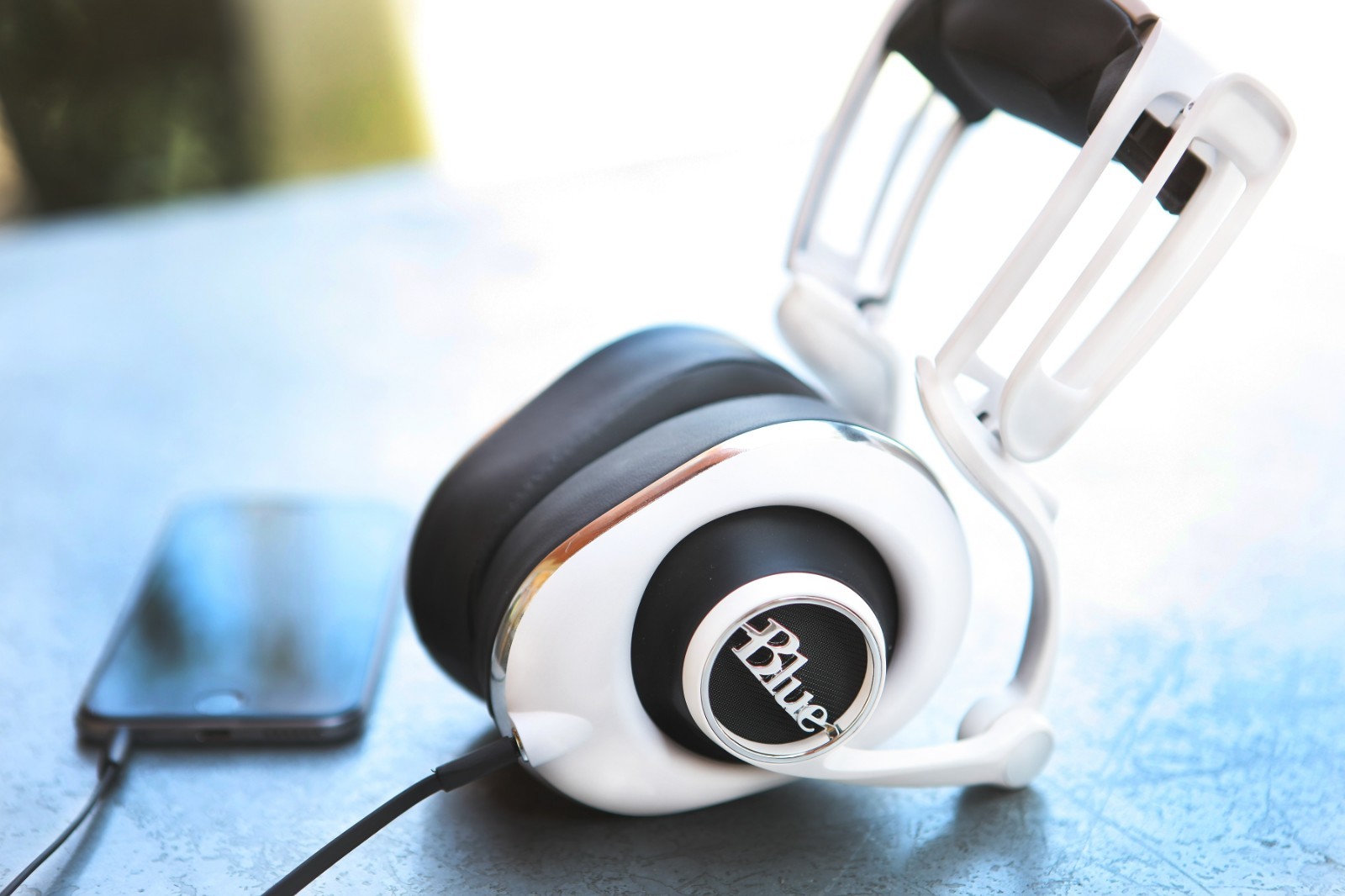 Blue Lola Sealed Headphones and , Black and White *PRICE REDUCTION* (2 Pair)
