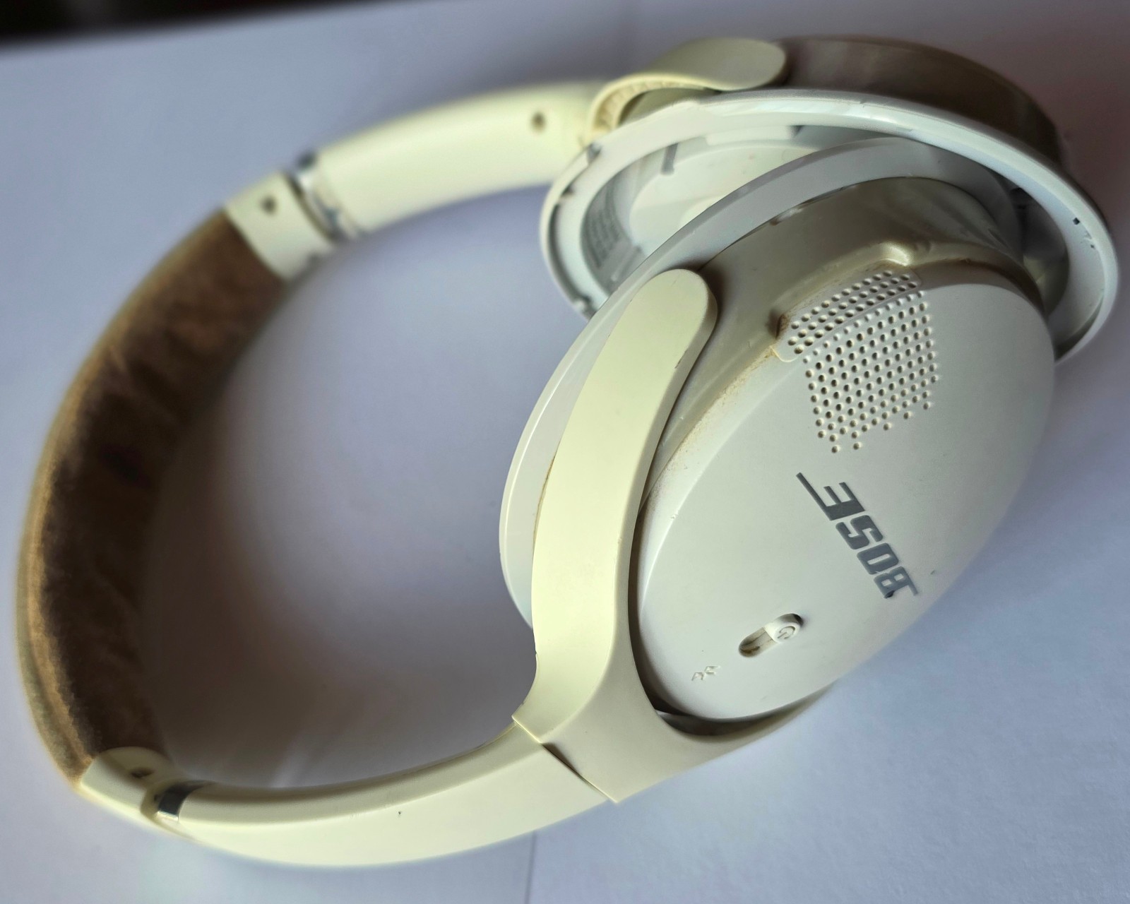 White Bose Soundlink Around Ear II Wireless Headphones wt WEAR & MISSING EARPADS