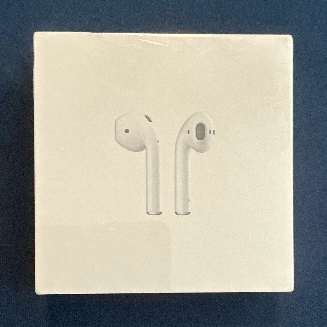 Apple AirPods w/ Charging Case White Wireless Bluetooth In-Ear Earbuds