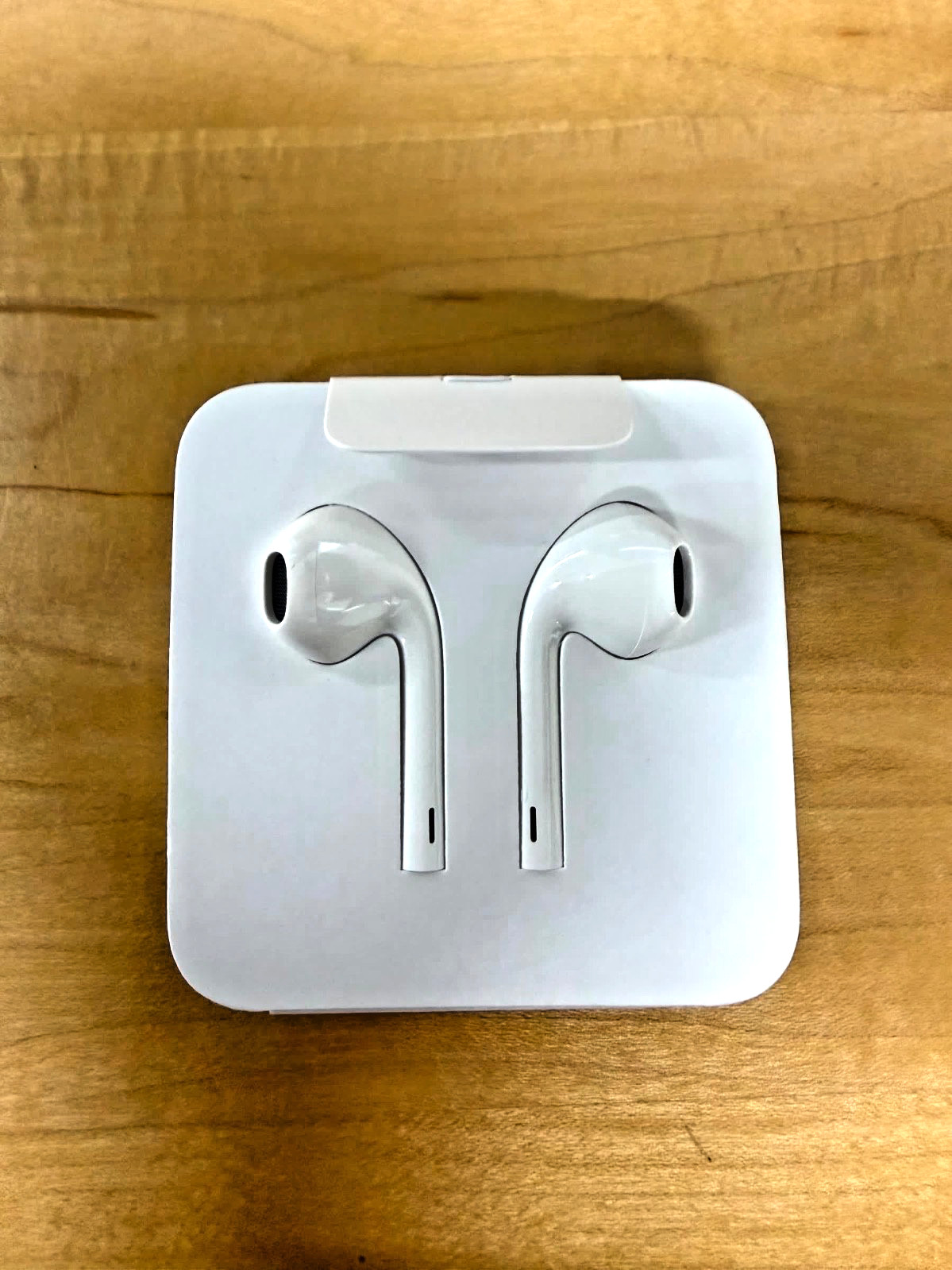Lot of 50 NEW! Apple EarPods Wired Lightning Plug OEM Genuine Headphones