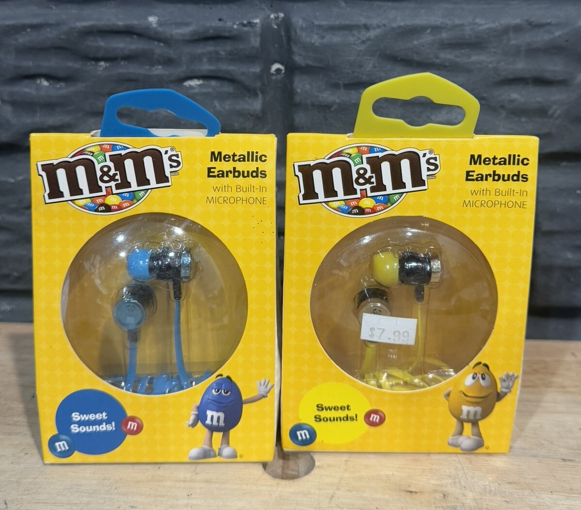 iHip M&M’s Licensed Metallic Earbuds Blue & Yellow Holiday Stocking Stuffer (2)