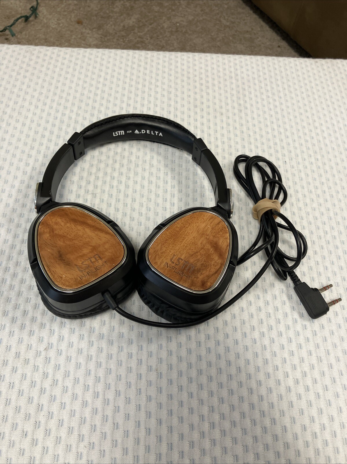 Headphones Delta Airlines LSTN In Flight fly movie woodgrain clean 2 Prong EUC