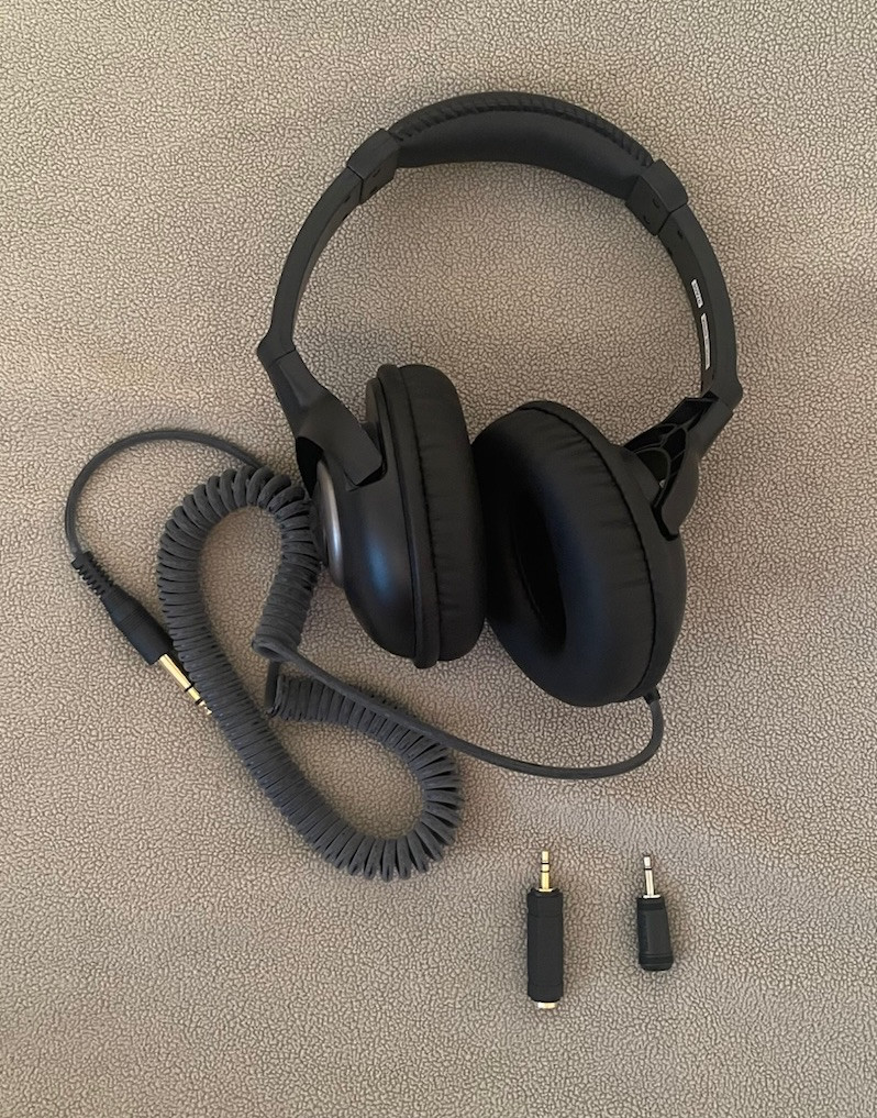 Radio Shack Black Stereo Comfort Headphones 33-1225 W/ Box & Adapter Clean