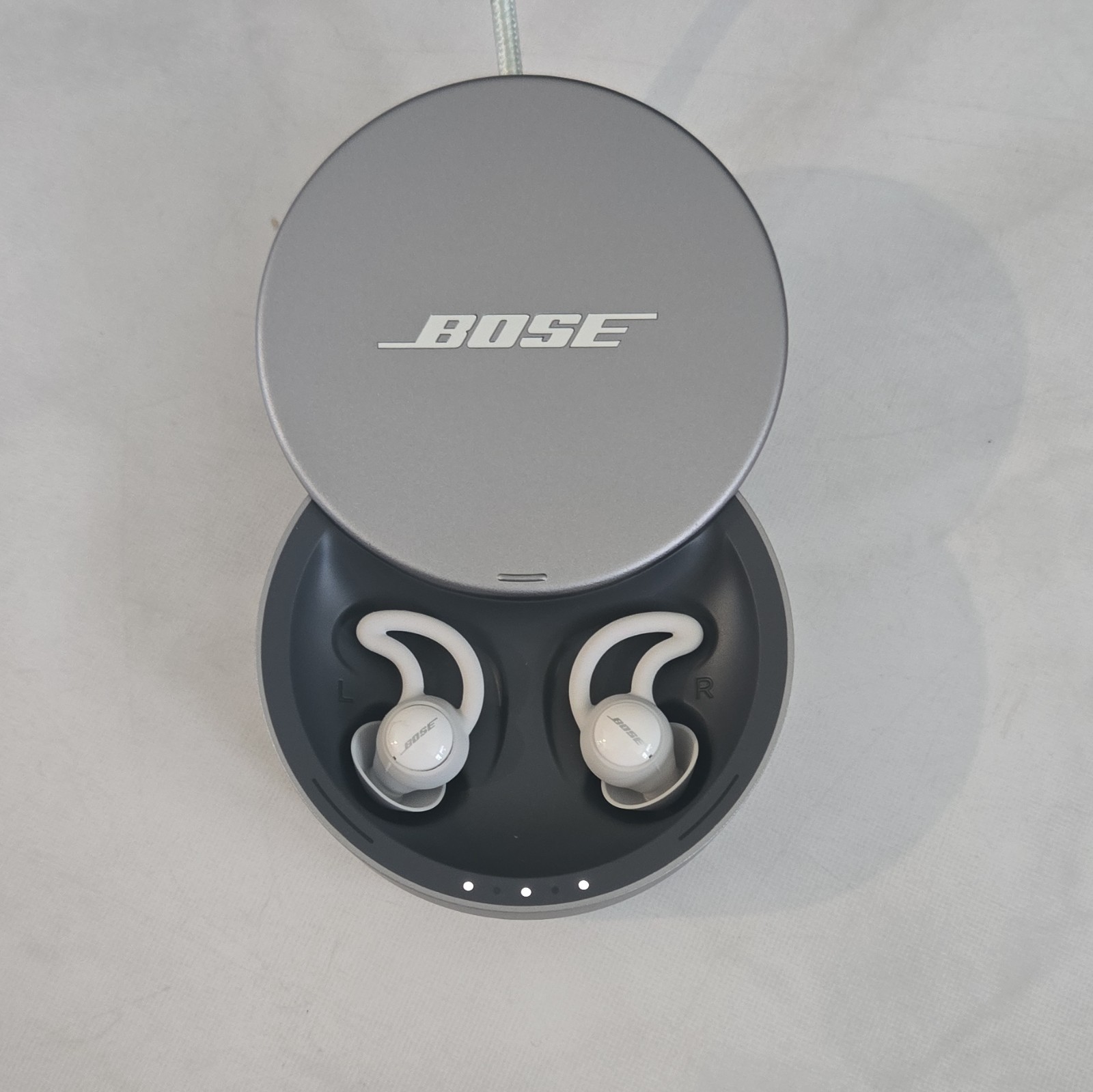 Bose Noise-Masking Sleepbuds In-Ear Earbuds w/ Charging Case Silver/White