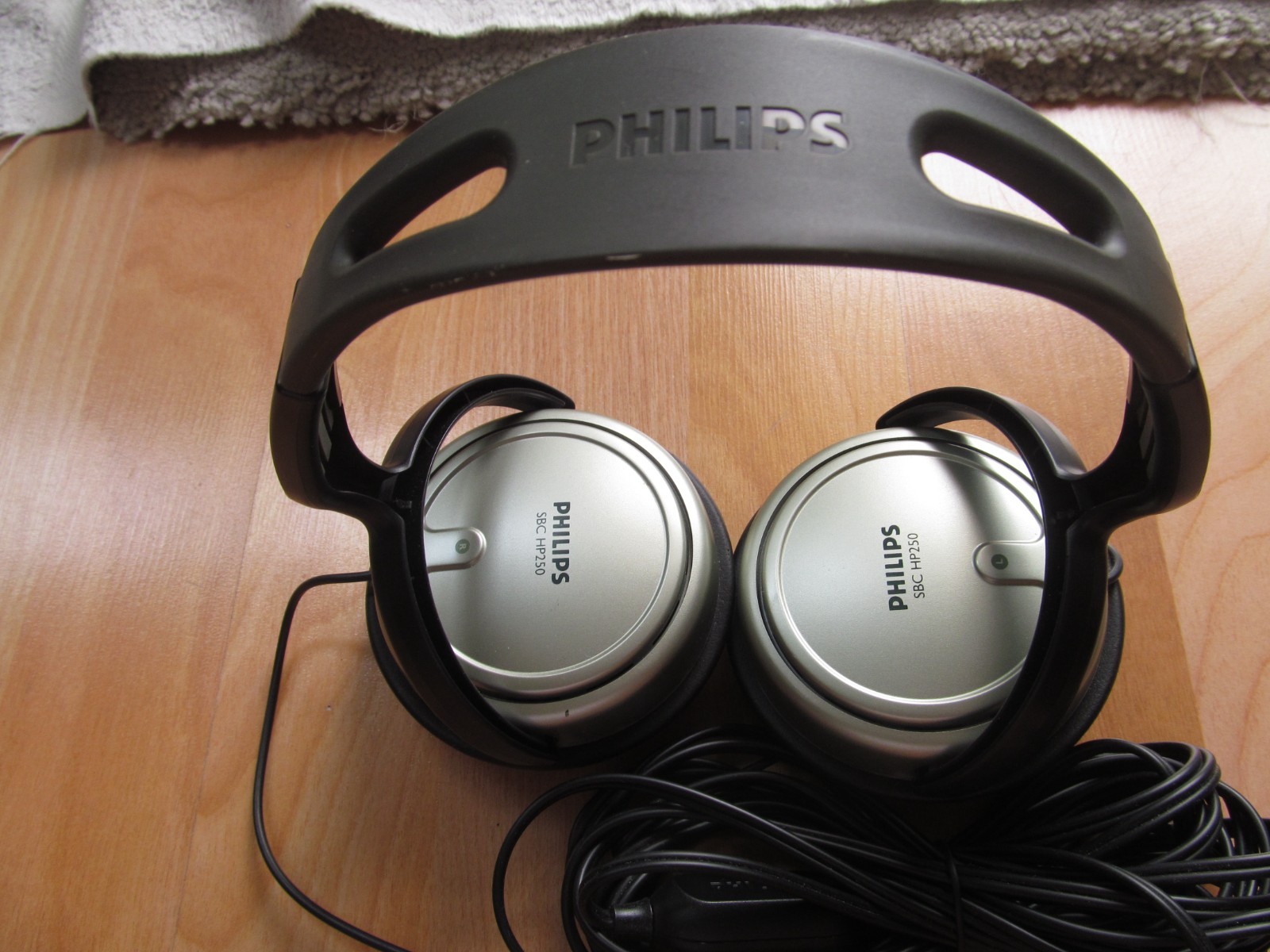 Philips SBC HP250 Dynamic Stereo 32 Ohm 3.5mm Wired Headphones