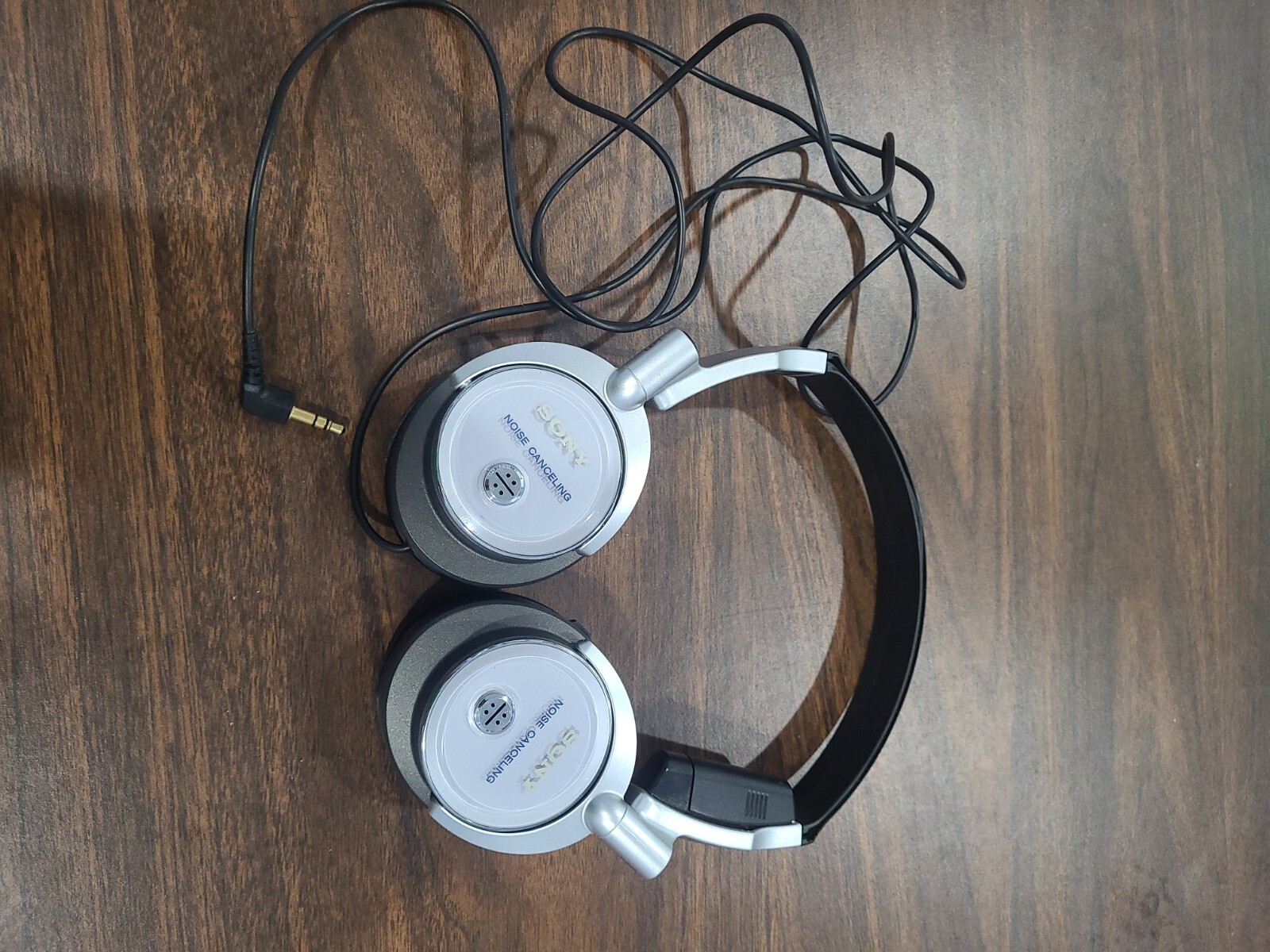 Sony MDR-NC6 Active Noise Cancelling Headphones Over-Ear Silver