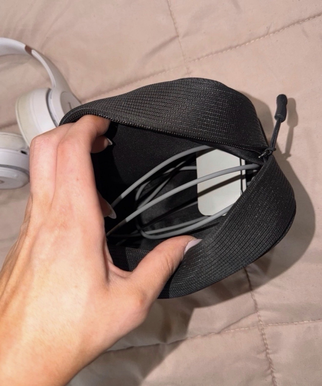 Beats by Dr. Dre Solo3 Wireless Bluetooth On-Ear Headphones White w/ Case