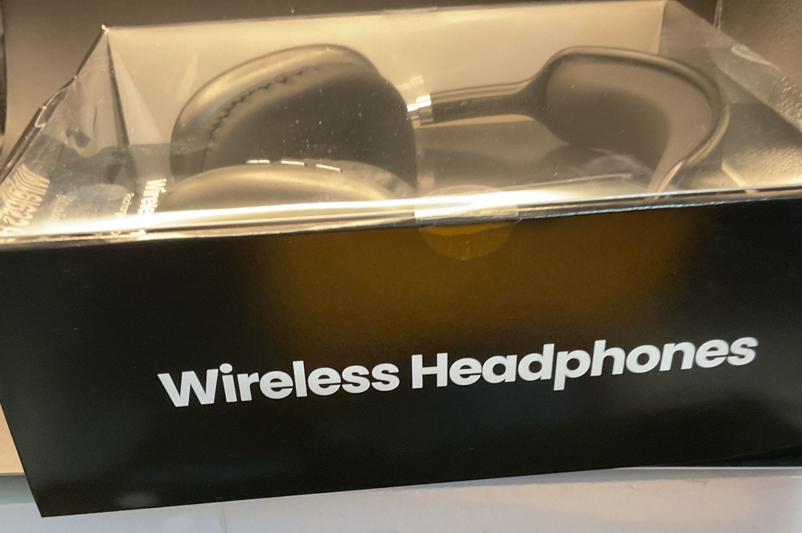 WIRELESS OVER THE EAR HEADPHONES RECHARGEABLE COLOR BLACK. NEW