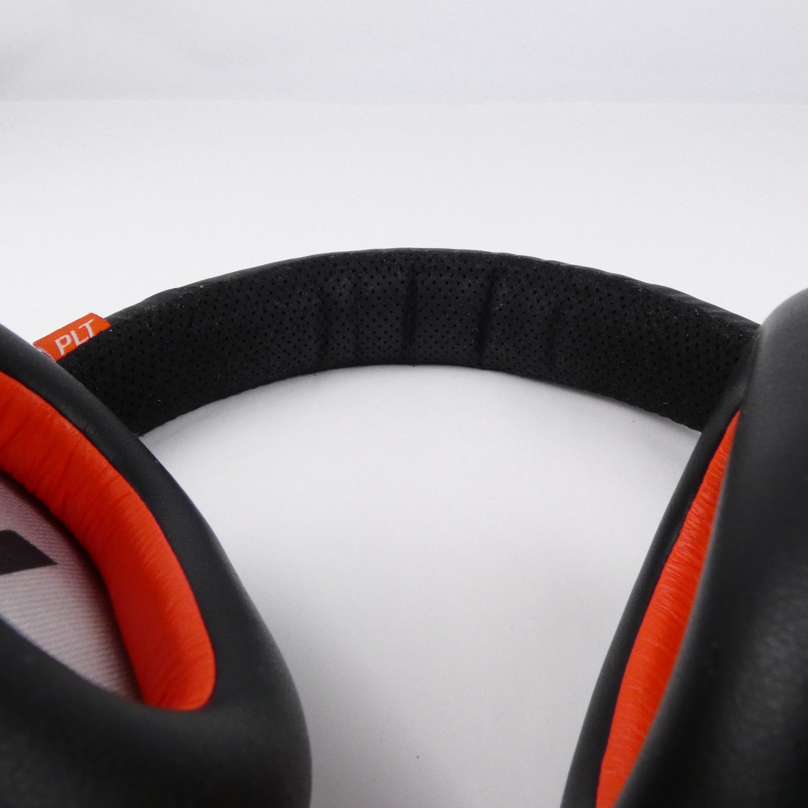 Plantronics Voyager 8200 Headphones B8200 UC Bluetooth USB-C Rechargeable TESTED
