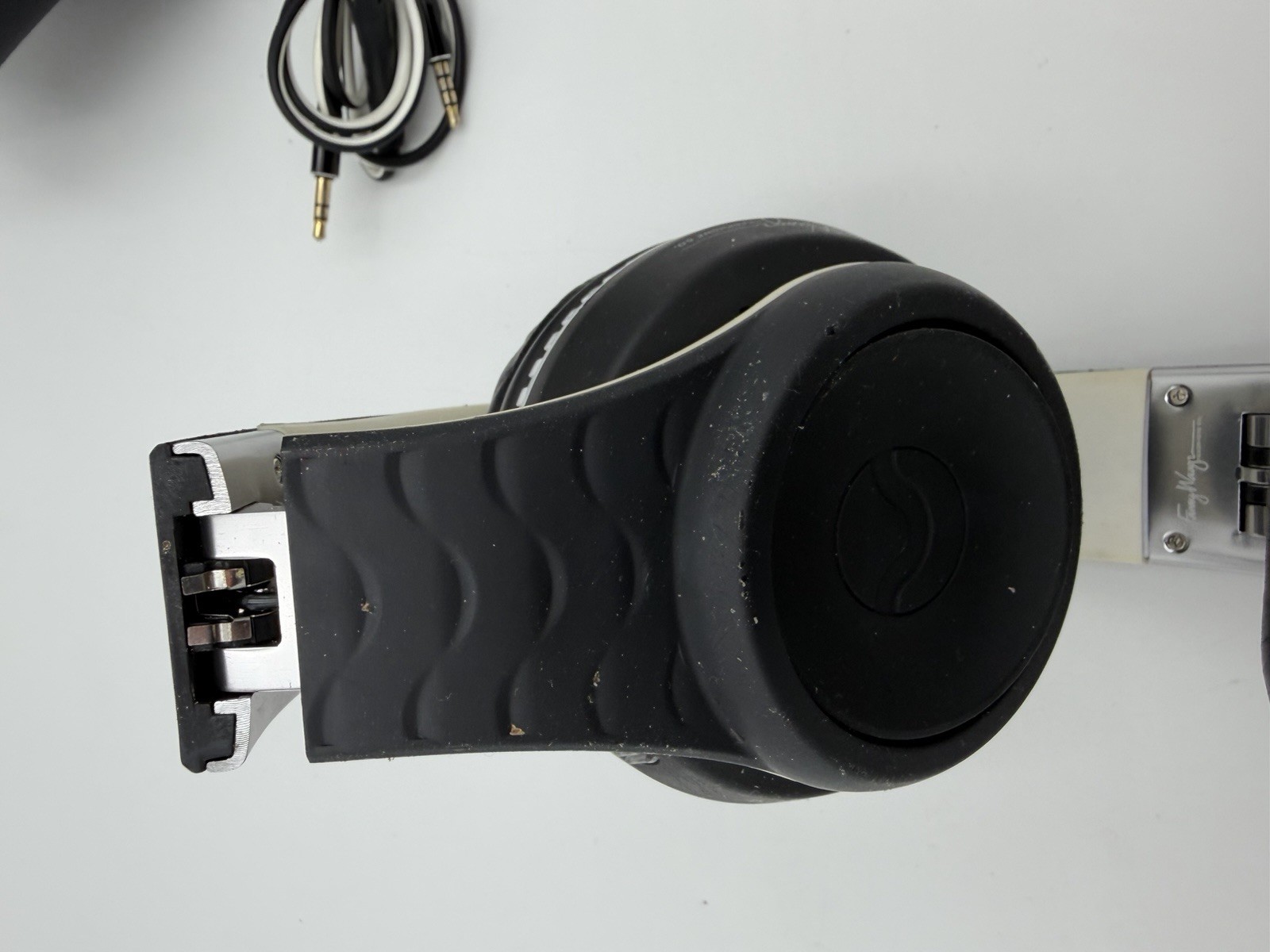 Fanny Wang FW-HEADPH-1002 Wired Over-Ear Headphones 40mm Drivers Black White