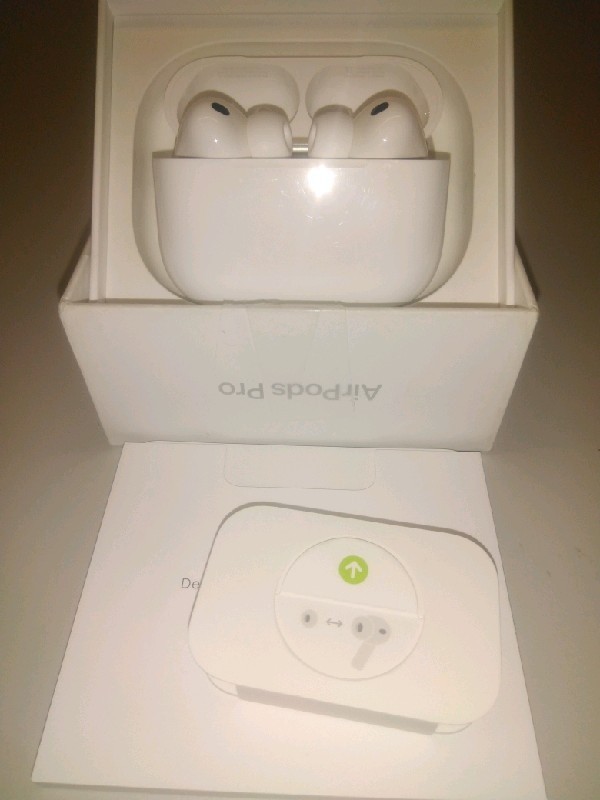 Apple AirPods Pro 3 Wireless Earbuds White ANC Spatial Audio Heart Rate Sensing