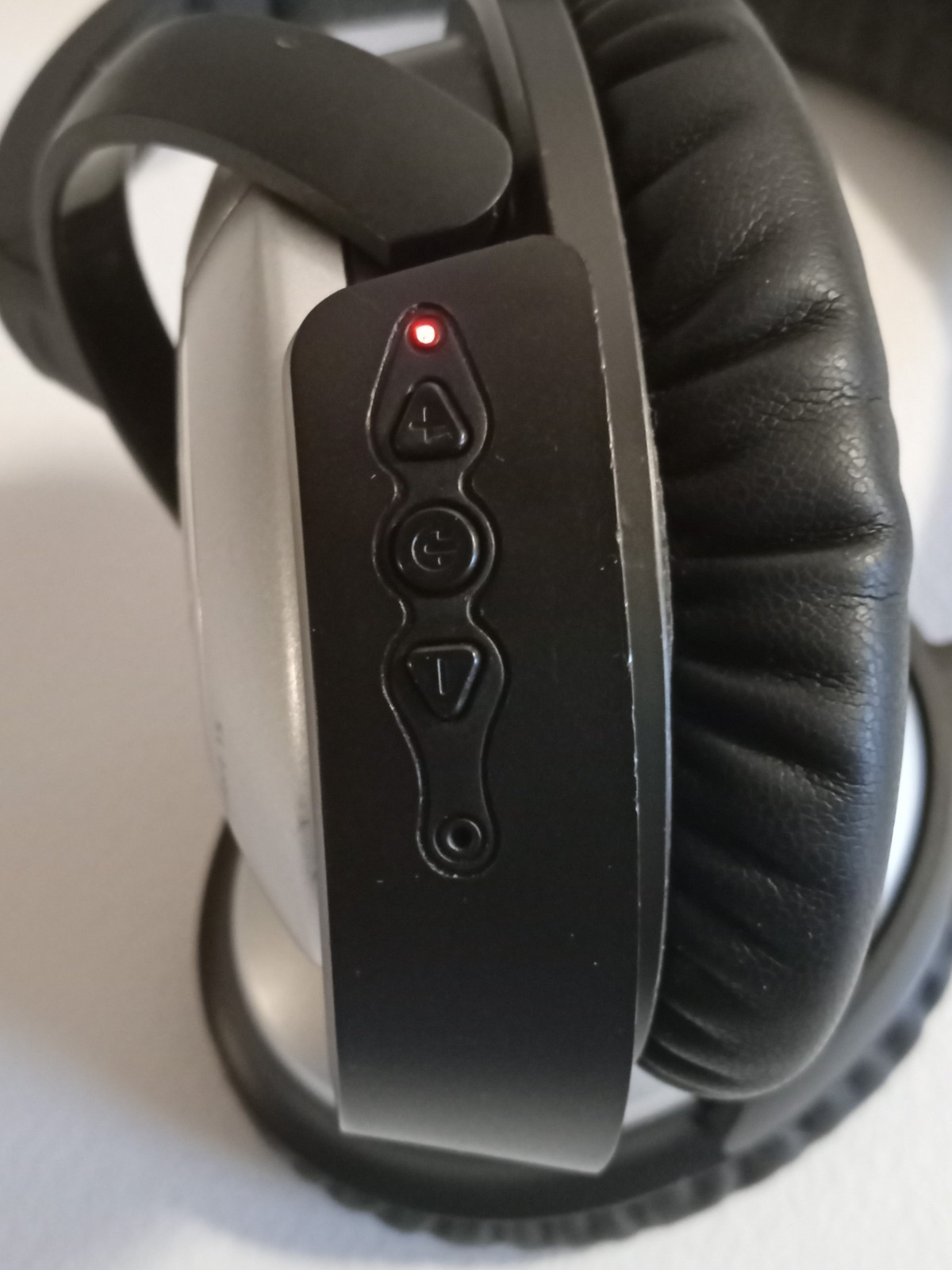 Bose QuietComfort QC15 Wired Headphones, Black & Silver w/ Bluetooth Adaptor