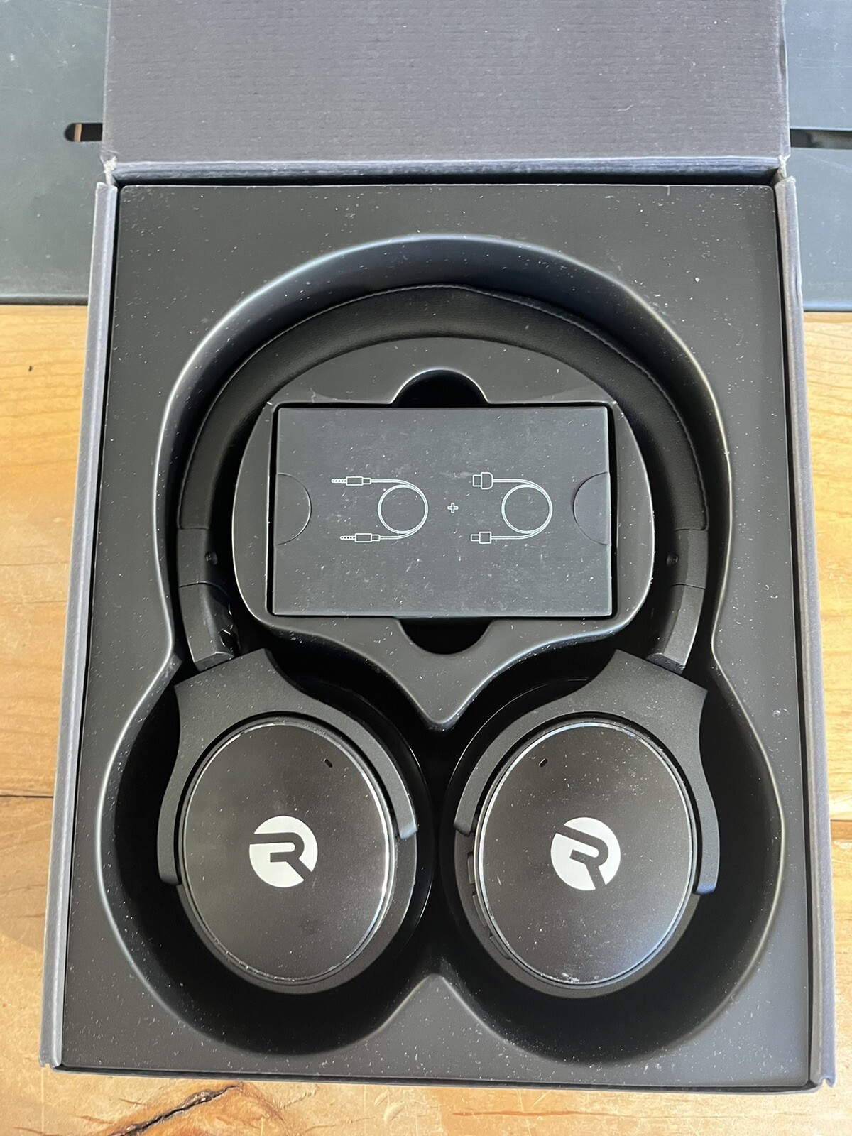 Raycon The Everyday Over-Ear Headphones Wireless Built-in Microphone