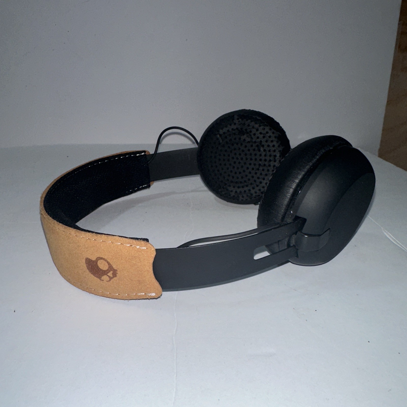 Skullcandy Grind Wireless Bluetooth Headphones S5GBW Black W/Brown Suede Tested