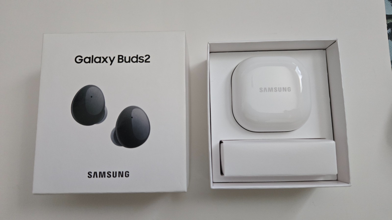Samsung Galaxy Buds 2 SM-R177 Wireless Bluetooth Black Earbuds w/ White Case