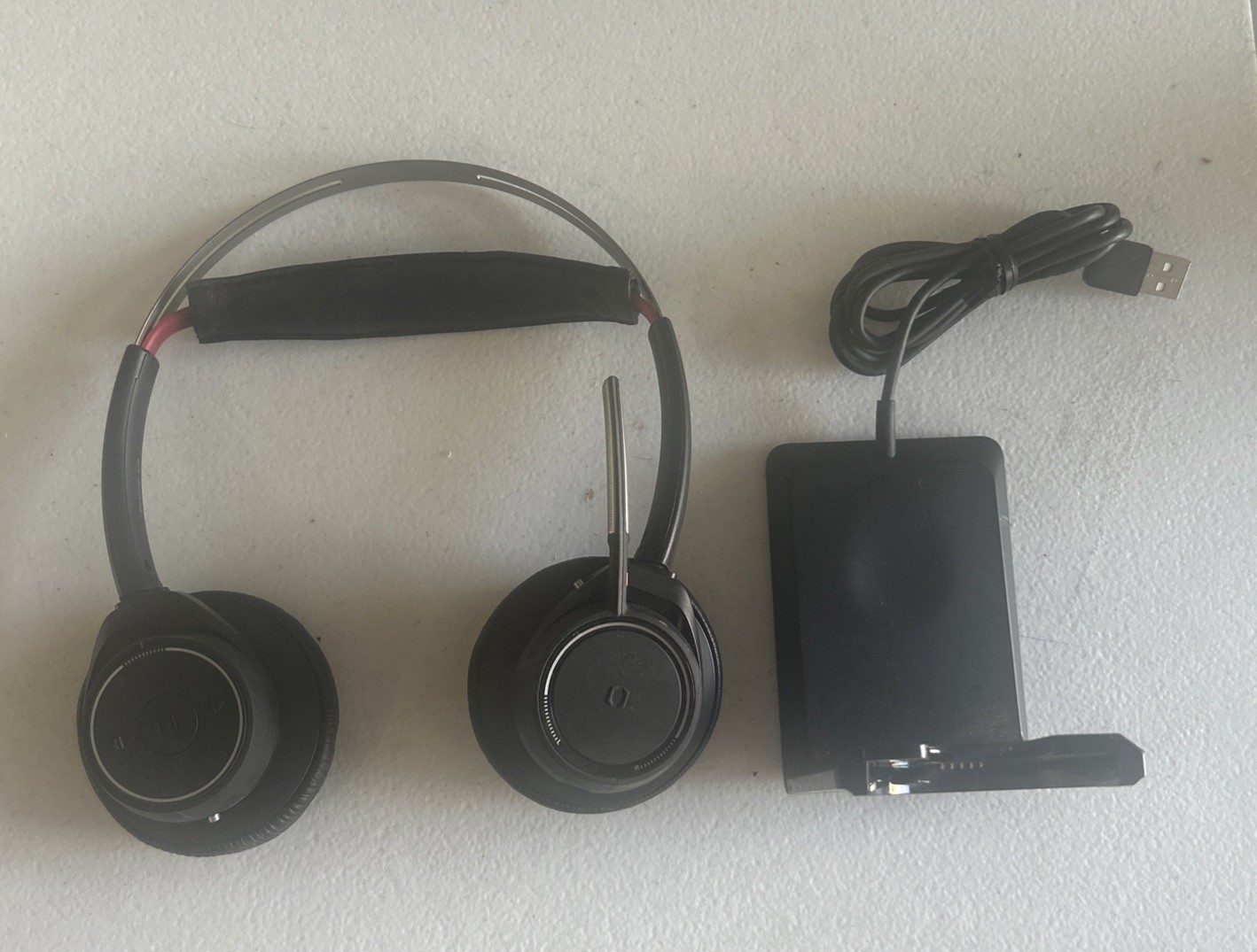 Plantronics Voyager Focus UC B825 Wireless Bluetooth Headset + Stand 203079-101