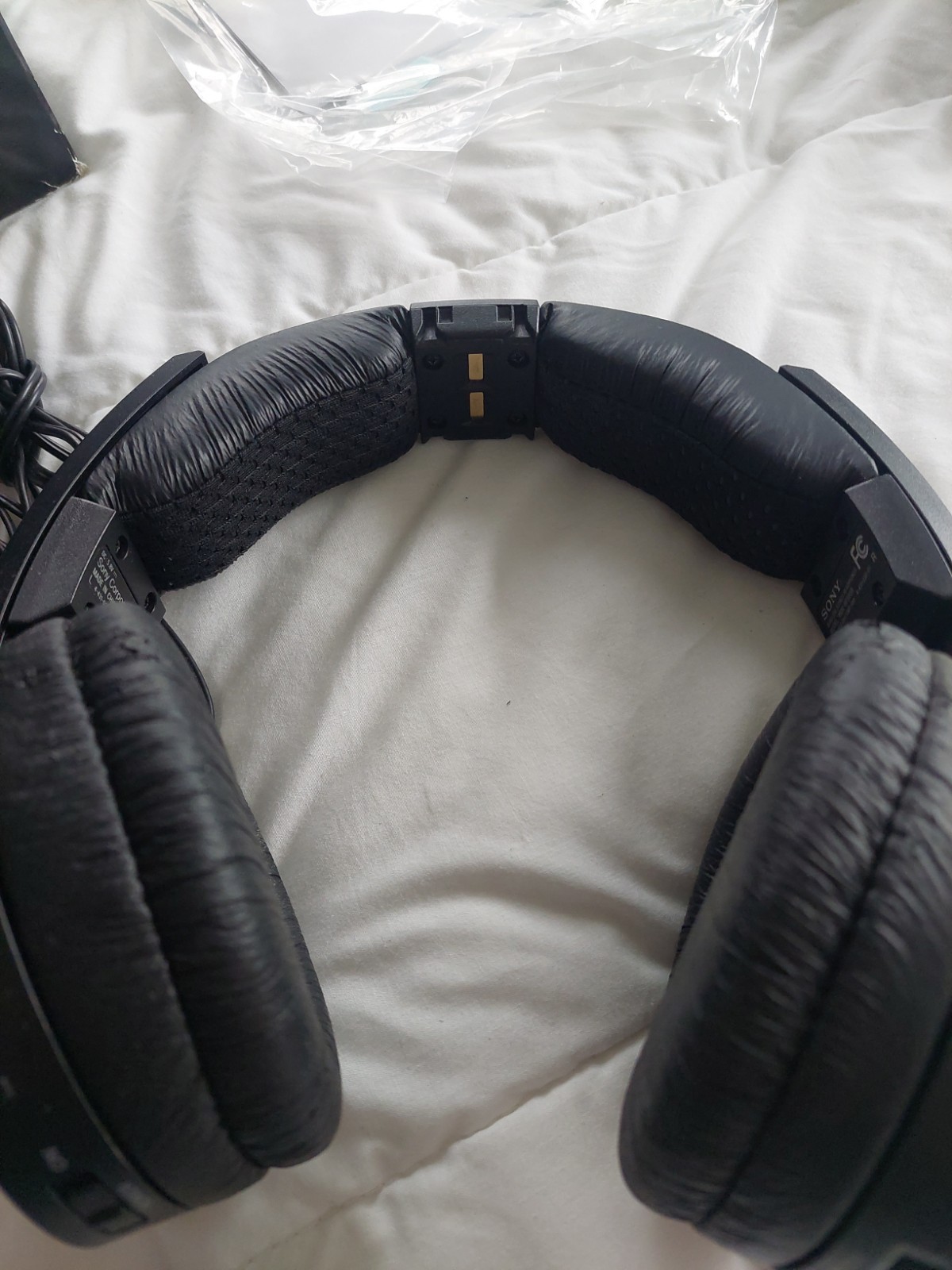 Sony Wireless Over Ear Headphones – Black MDR-RF985RK