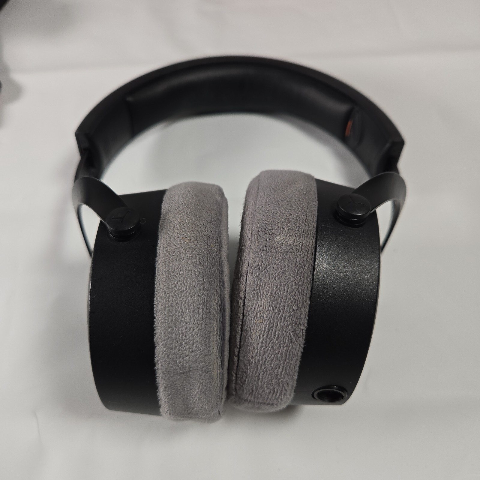 beyerdynamic DT 700 PRO X Studio/Reference Headphones-2 Cables/Manuals/Tested