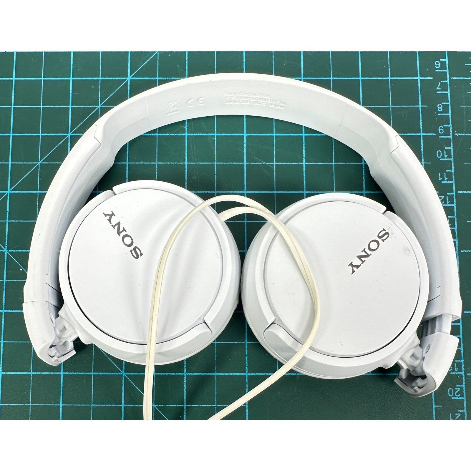 Sony MDR-ZX110 Wired On-Ear Headphones White 3.5mm Swivel Folding TESTED