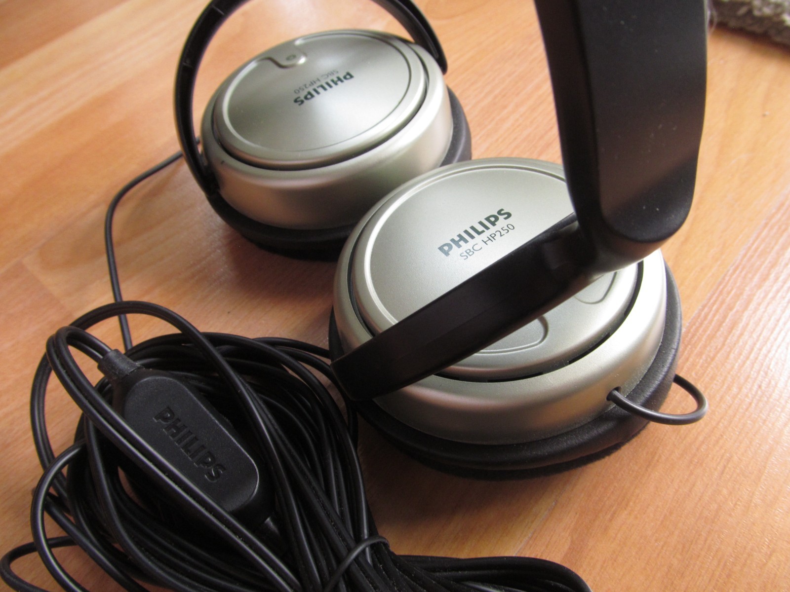 Philips SBC HP250 Dynamic Stereo 32 Ohm 3.5mm Wired Headphones