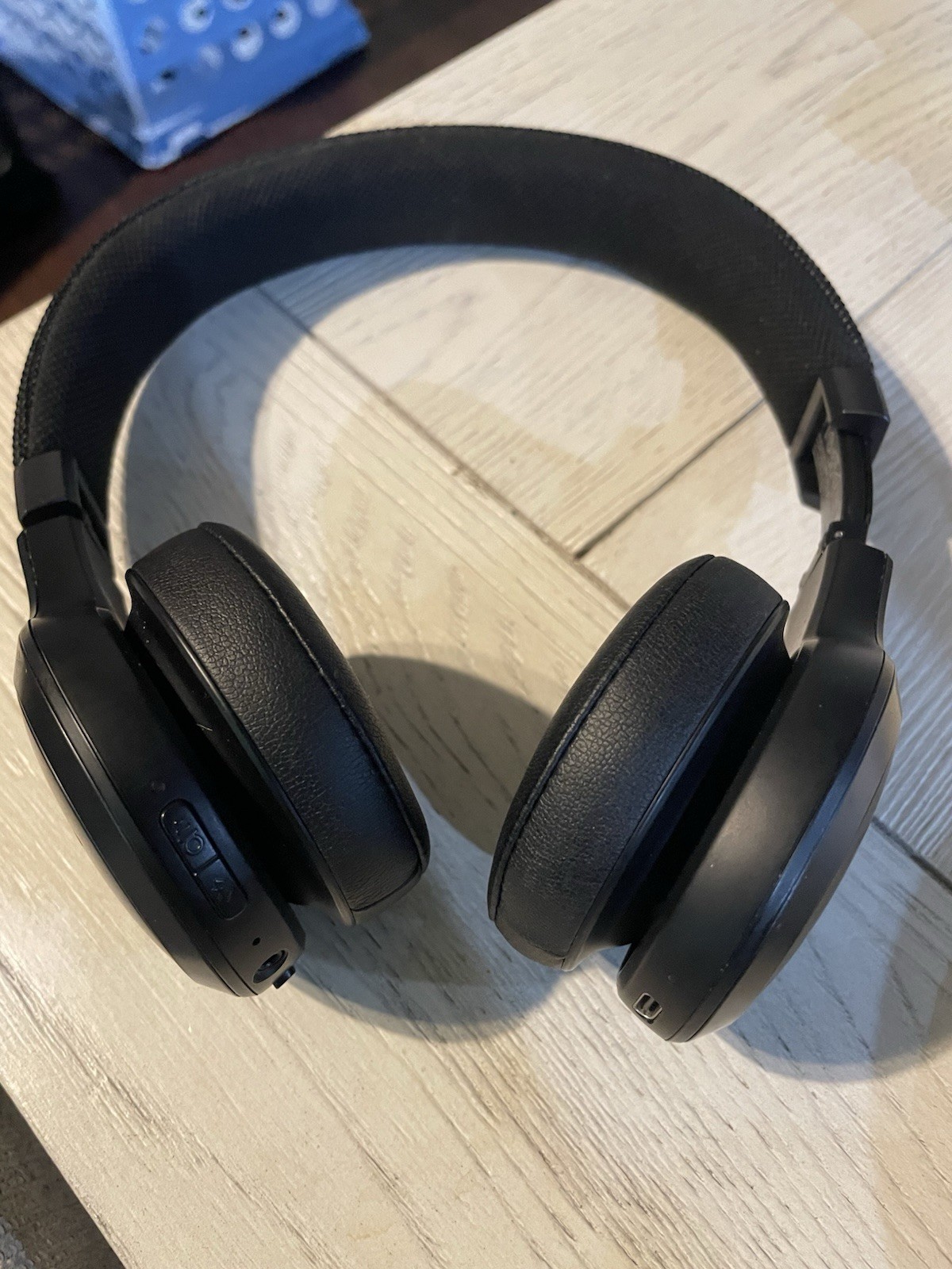JBL Live 460NC Wireless On-Ear Noise-Cancelling Headphones – Black