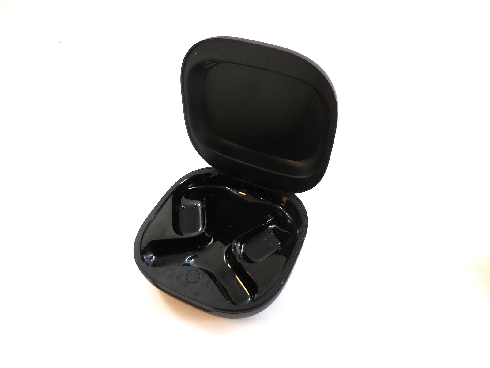 Shokz – OpenFit 2+ Open-Ear True Wireless Replacement Charging Case Black