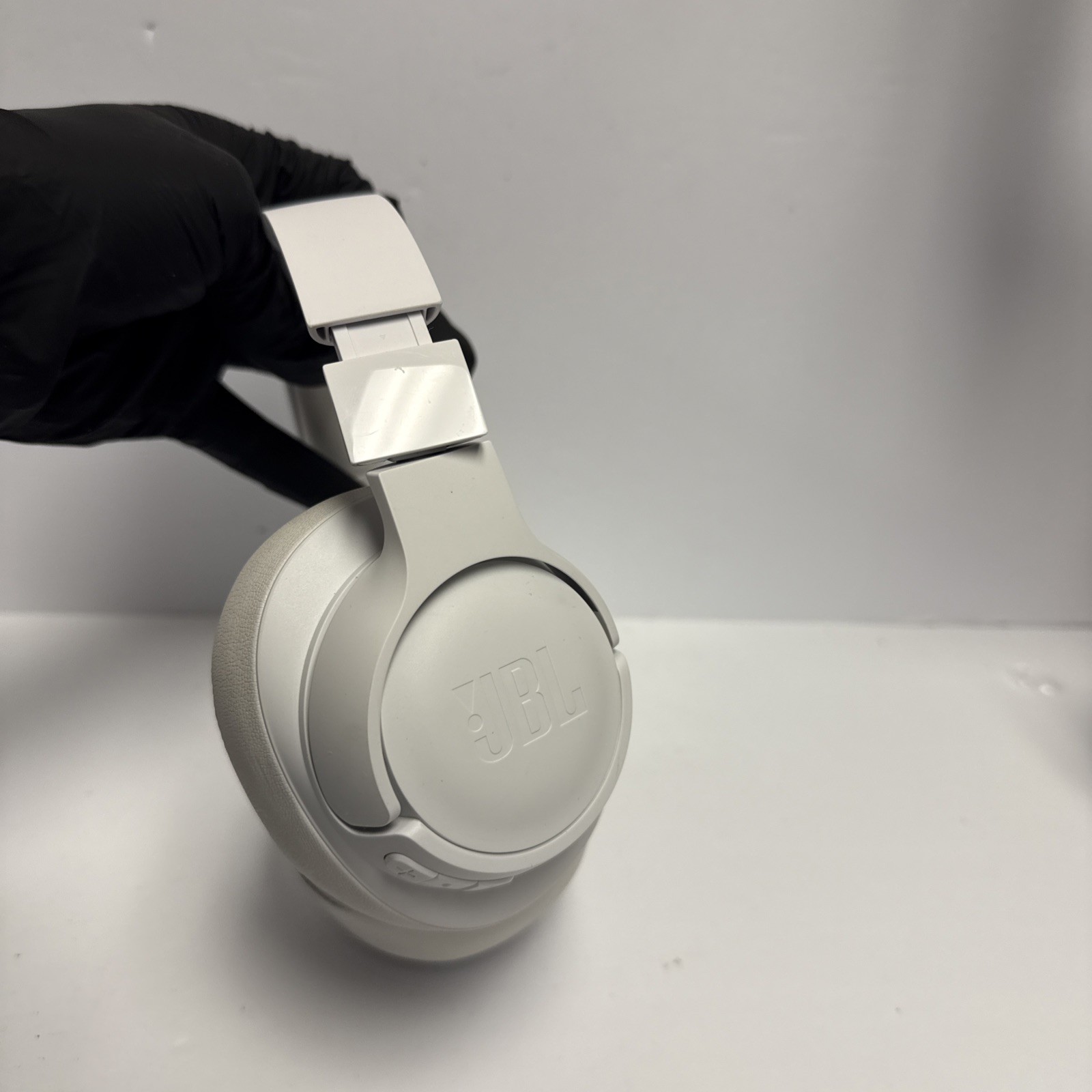 JBL Tune 720BT Bluetooth Wireless Headphones In White VERY STATIC ⚠️⚠️