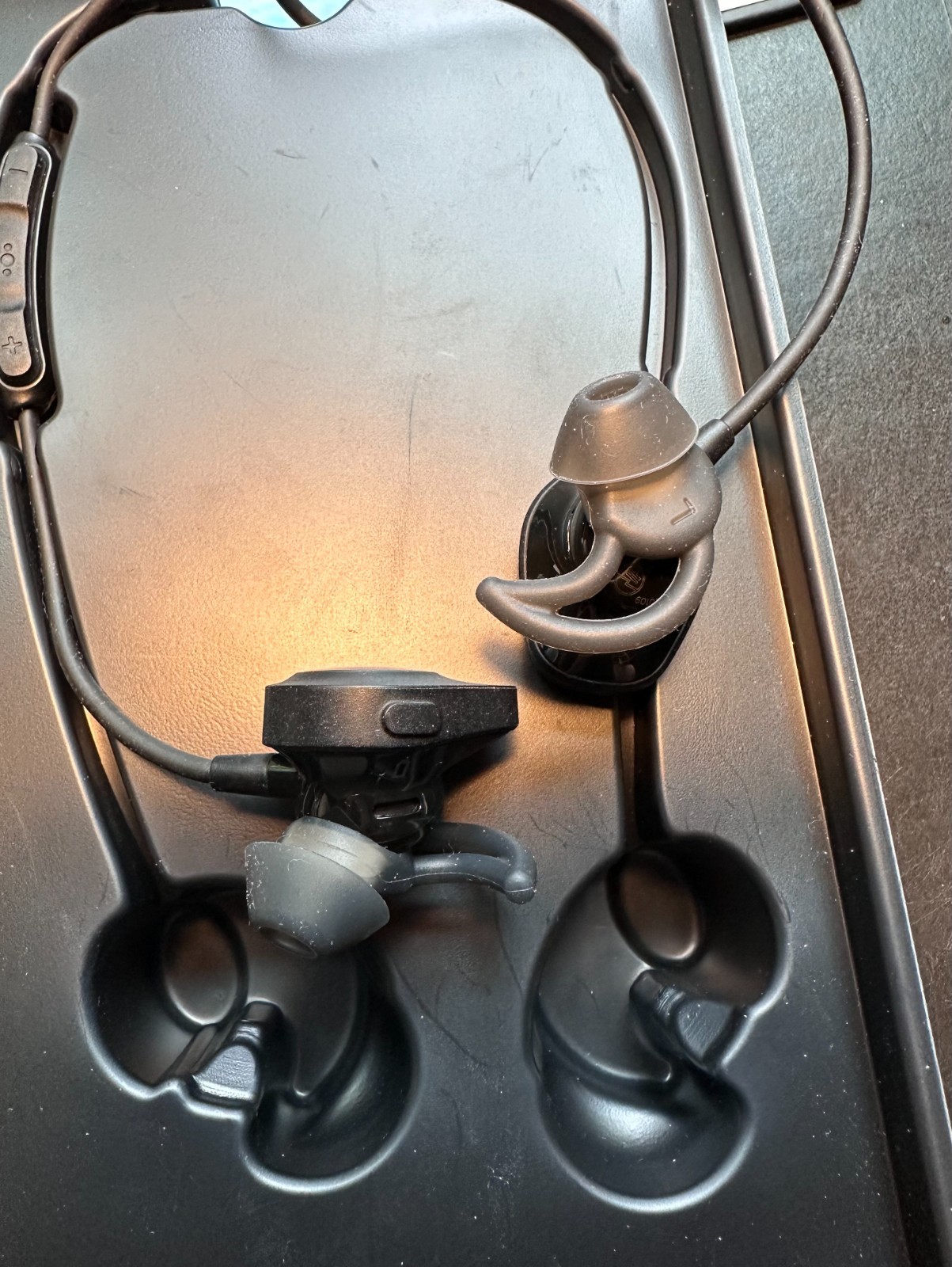 VGUC Bose SoundSport Wireless In-Ear Headphones with Box Tested