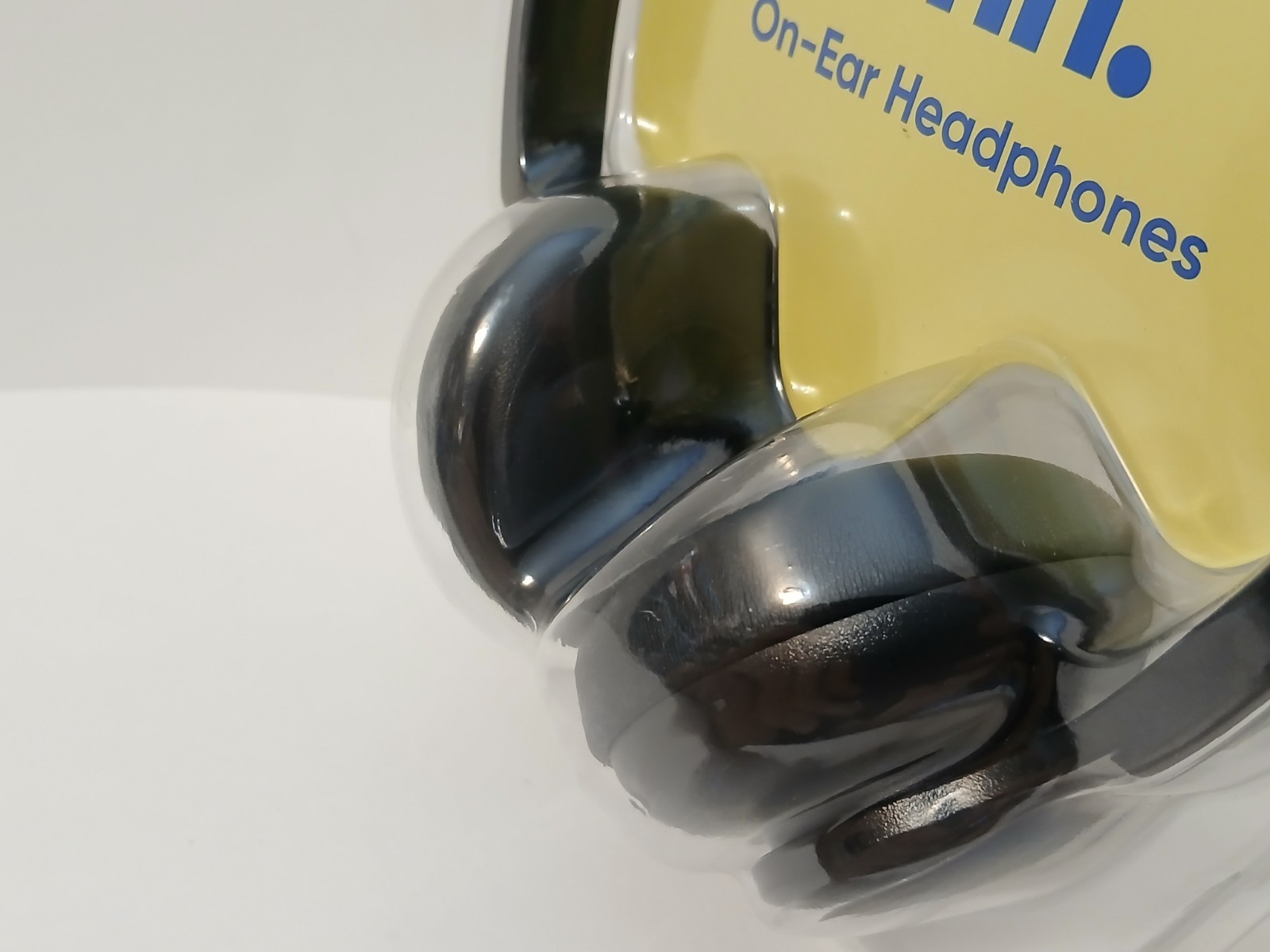 Groove Onn. On-Ear Headphones NEW! Lightweight Adjustable Aux 3.5mm cable 4 Ft.