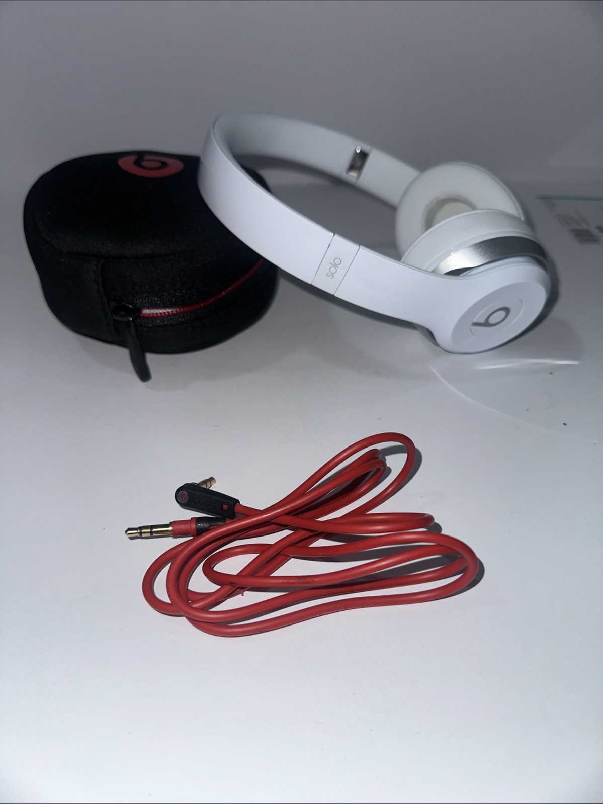 – Beats by Dr. Dre Solo2 Over Ear Headphones Wired-White B0518