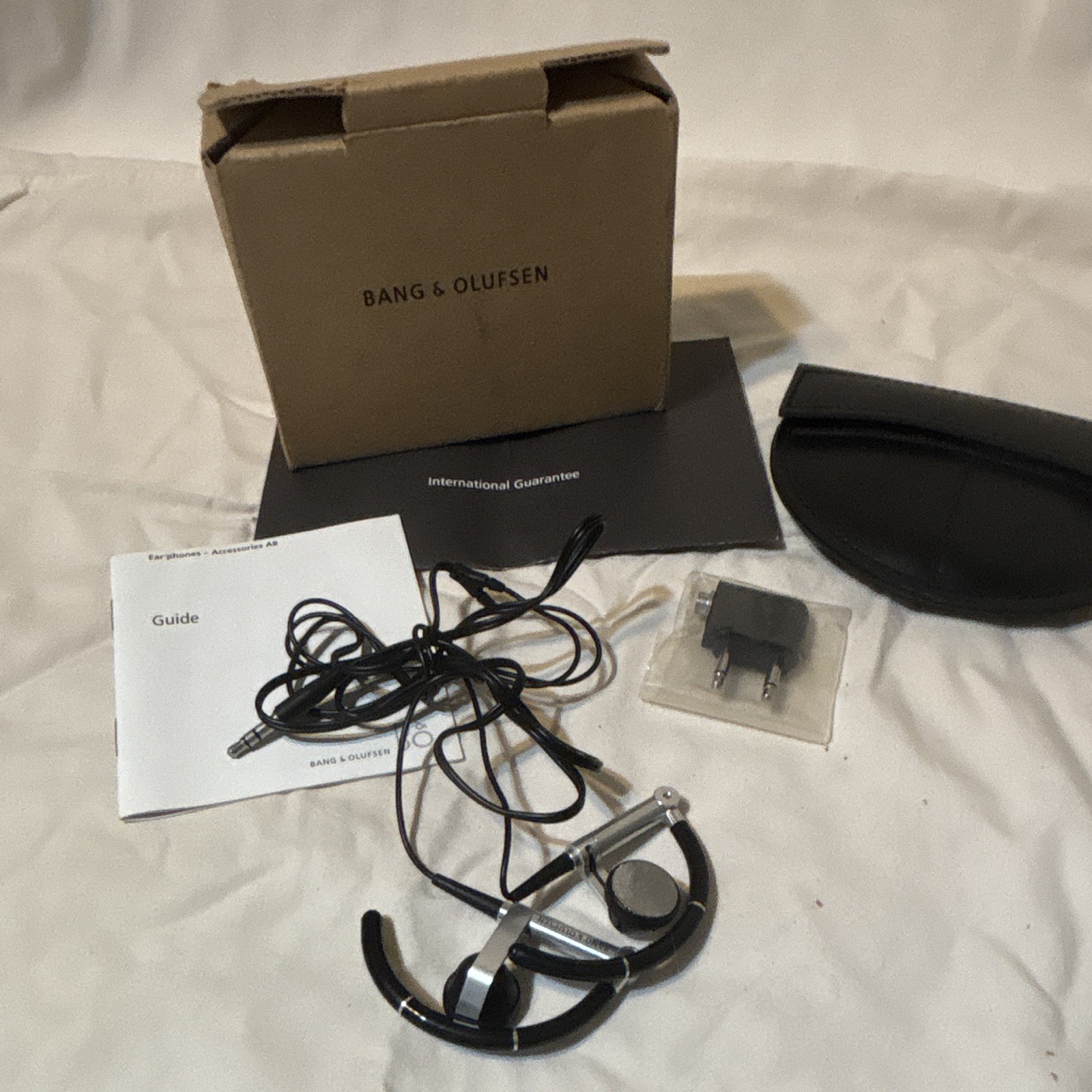 Bang & Olufsen B&O Earset Wired 3.5mm Ear-hook Earbuds Black/Silver Case