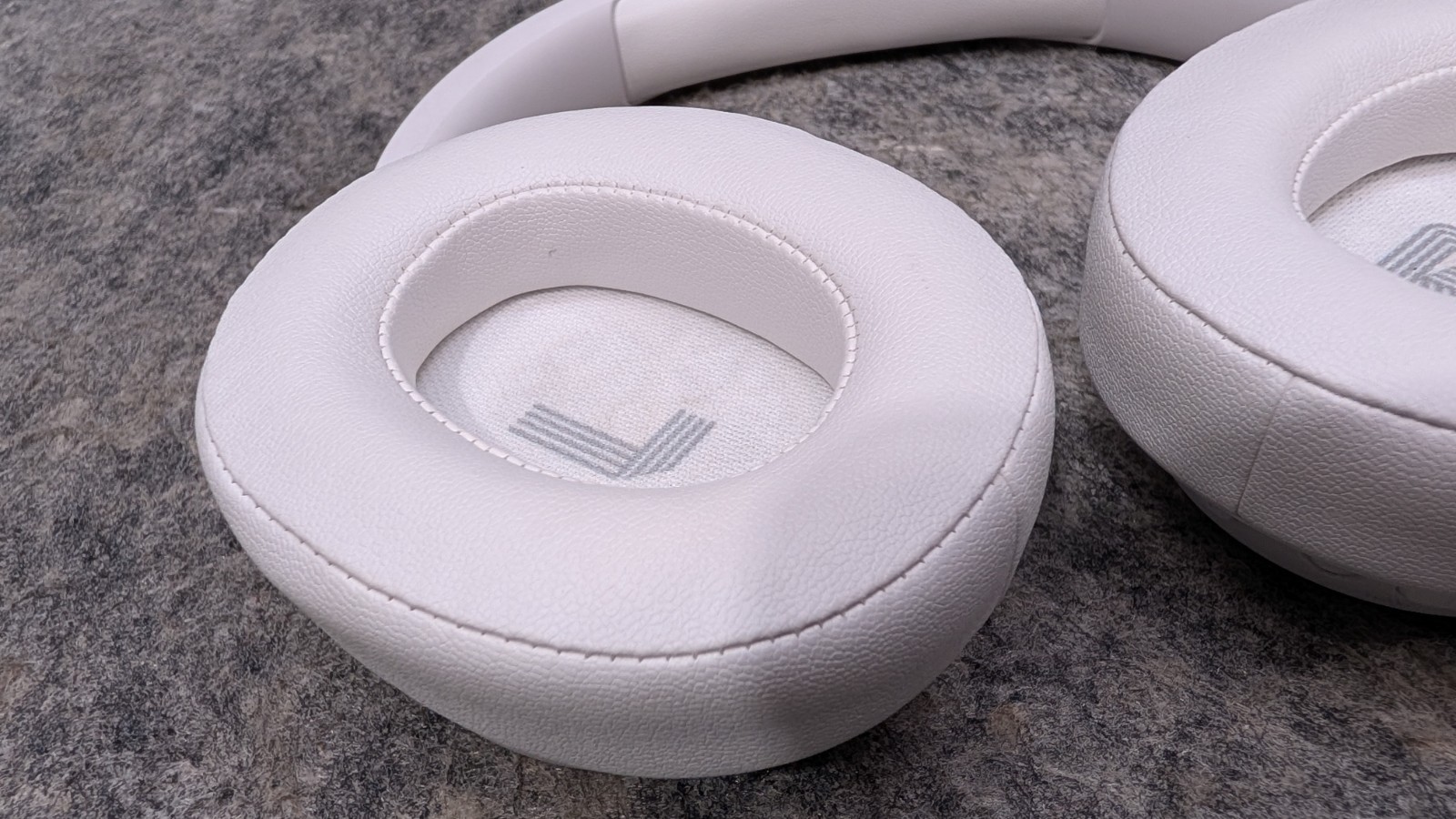 JBL Tune 720BT Wireless Bluetooth Headphones Purple Built-In Mic Voice Aware