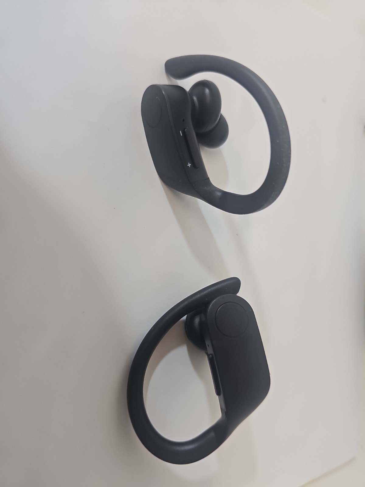 Beats By Dre Wireless Headphones Powerbeats Pro with Travelocity Charging Case