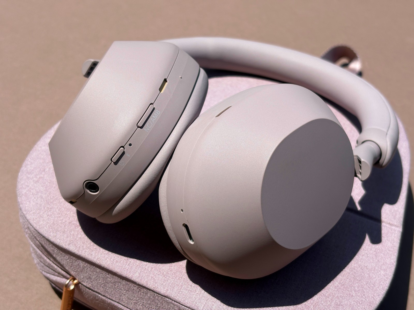 SONY WH-1000XM5 Wireless Noise Canceling Over Ear Headphones – Smoky Pink