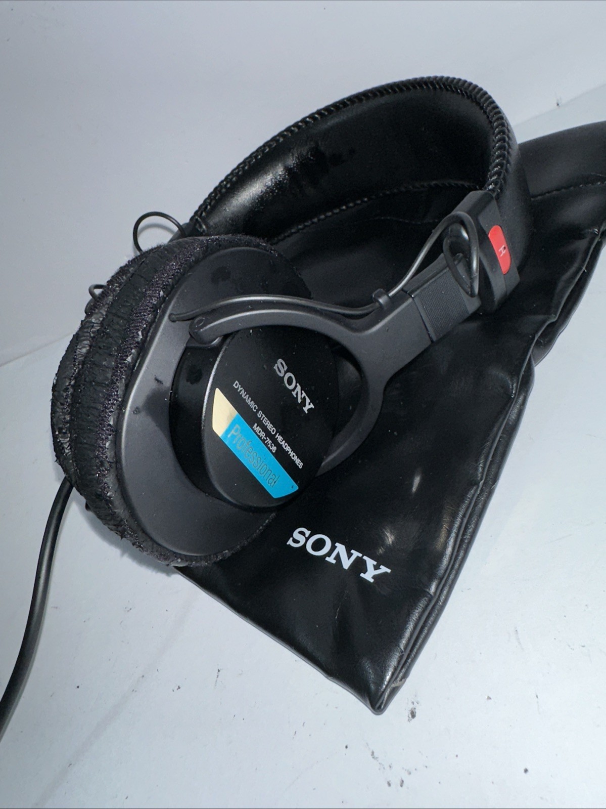 Sony MDR-7506 Professional Over-Ear Headphones Black Needs New Pads