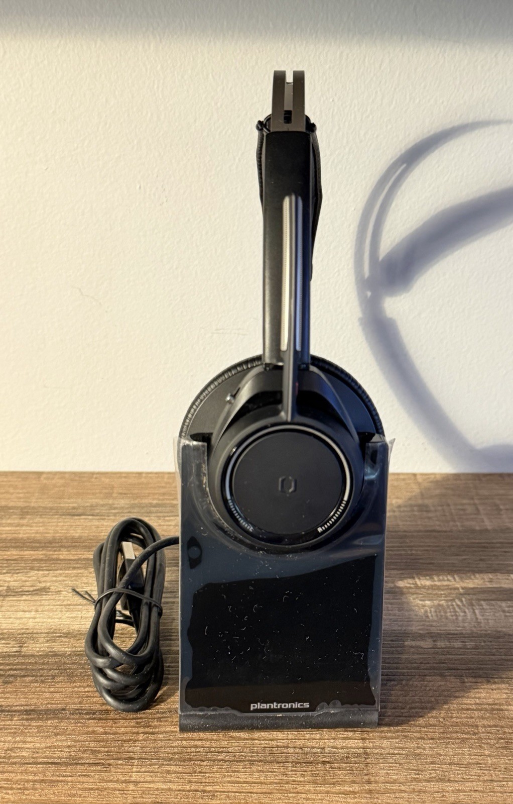 Plantronics Voyager Focus UC With Charge Stand