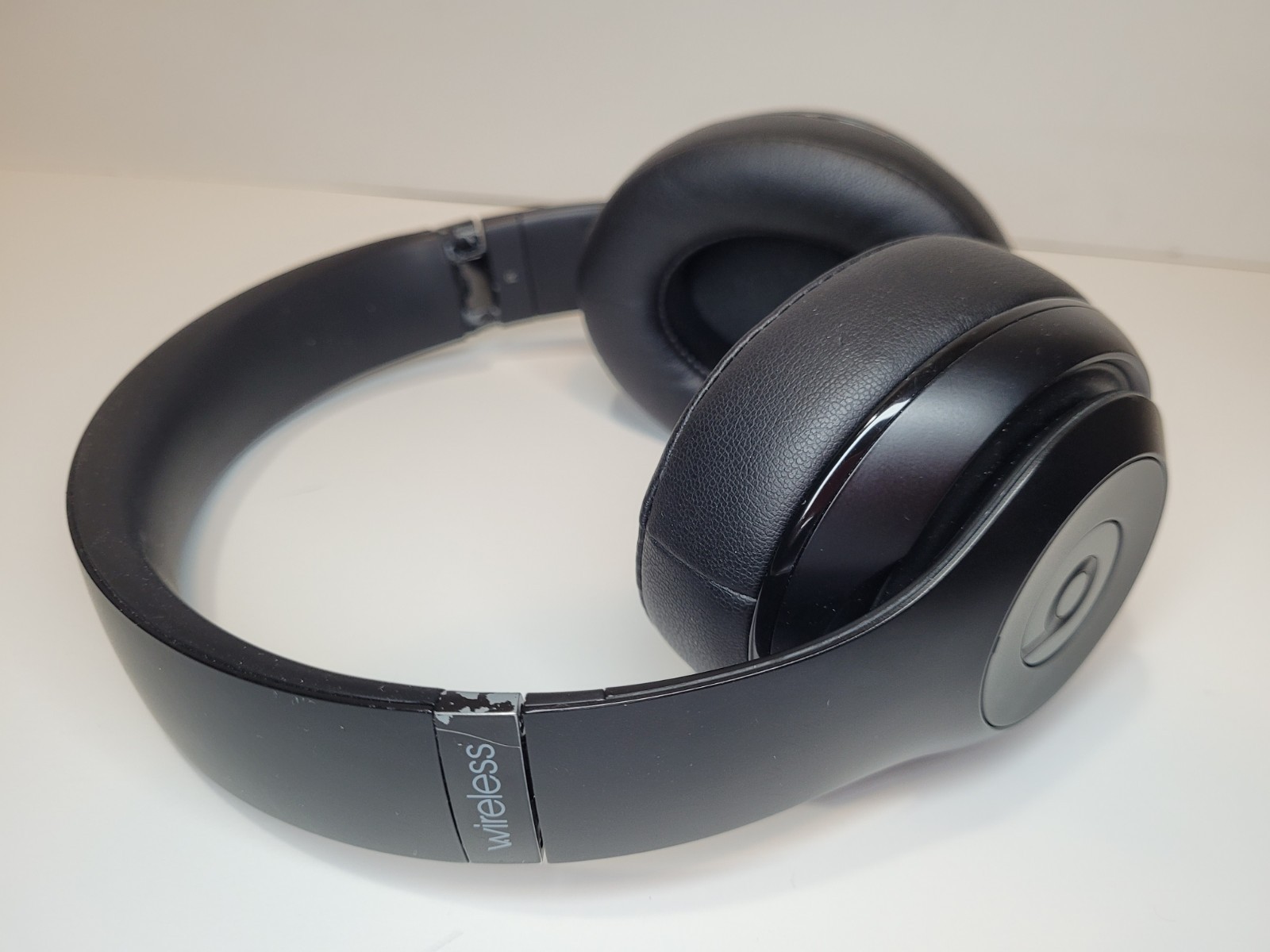 Beats By Dr. Dre Studio 2.0 Wireless Headphones B0501 w Case – Needs New Hinge