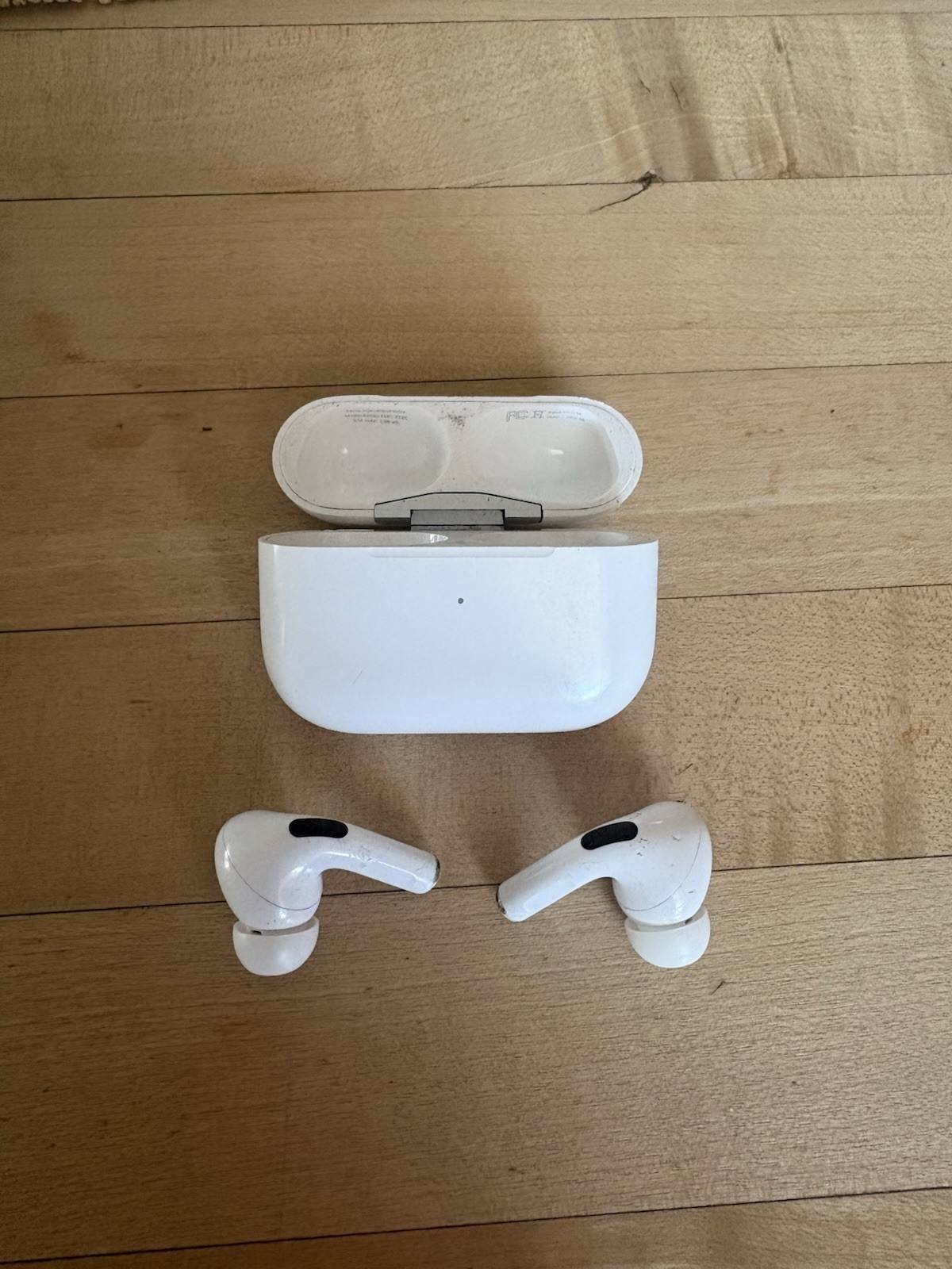 Apple AirPods Pro Bluetooth True Wireless In-Ear Earbuds Built-In Mic Case White