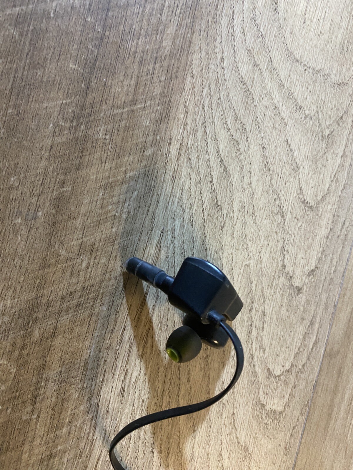 Sound Peats wireless earbuds, with case