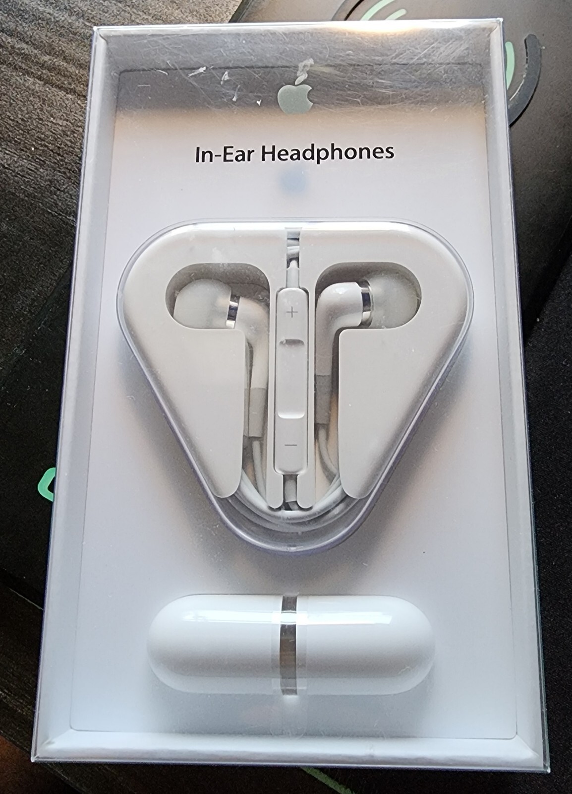BNIB Apple In-Ear headphones model ME186LL/A