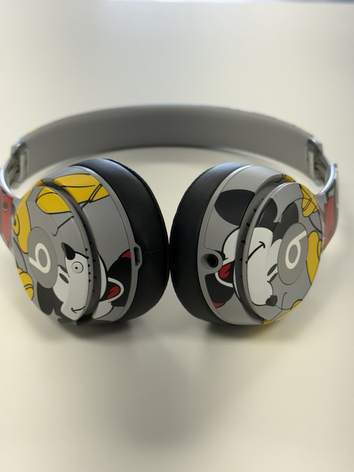 Beats Solo3 Wireless Mickey Mouse 90th Anniversary Edition A1796