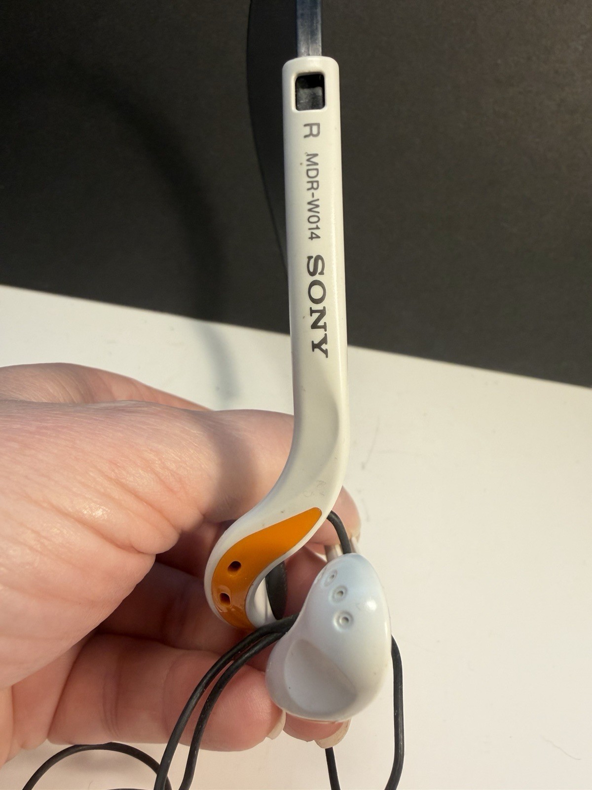 Sony MDR-W014 Sports Walkman White Orange In-Ear Headphones 3.5mm Jack Tested
