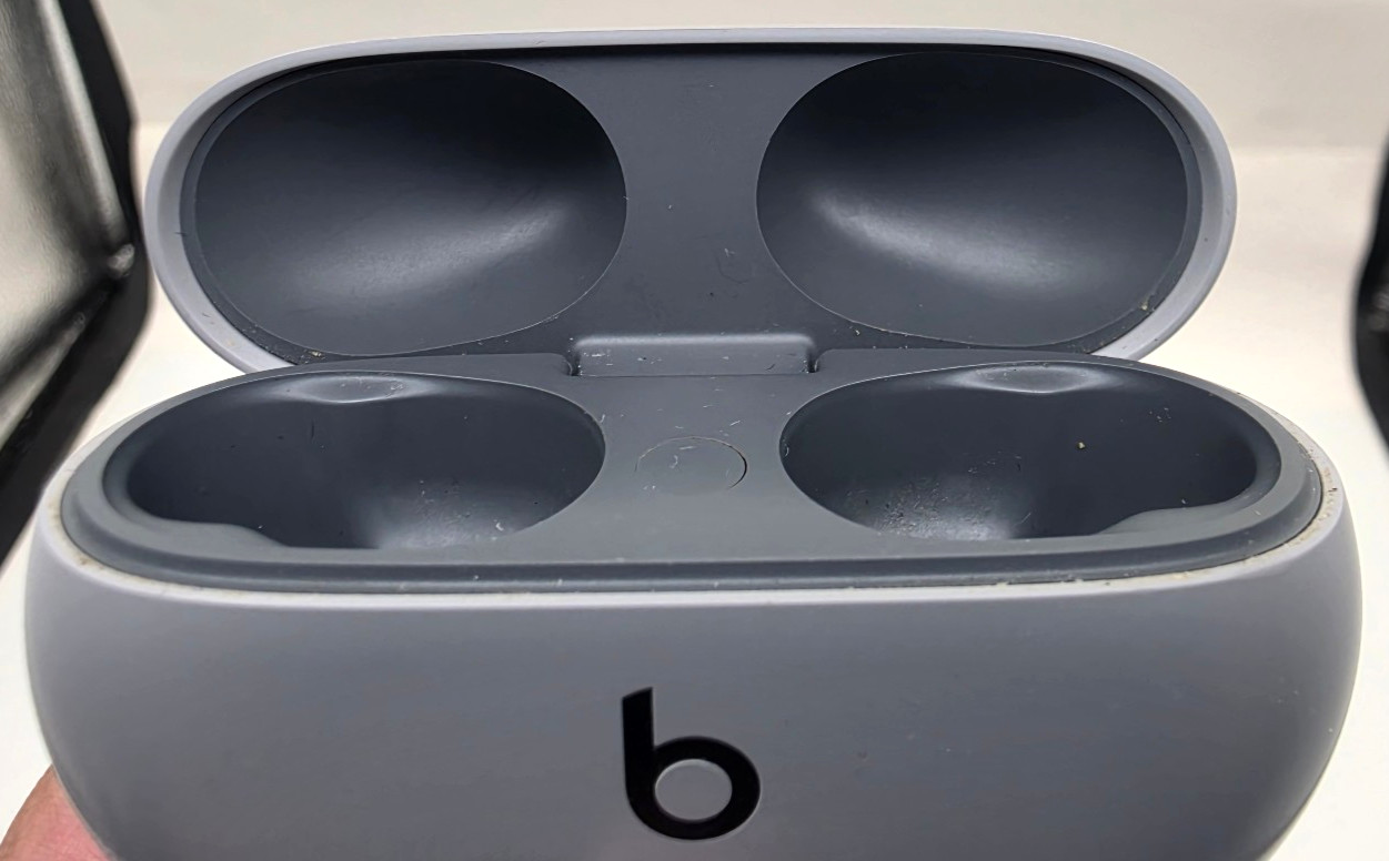 Apple Beats Studio Buds Bluetooth Earbud CHARGING CASE A2514 – Gray