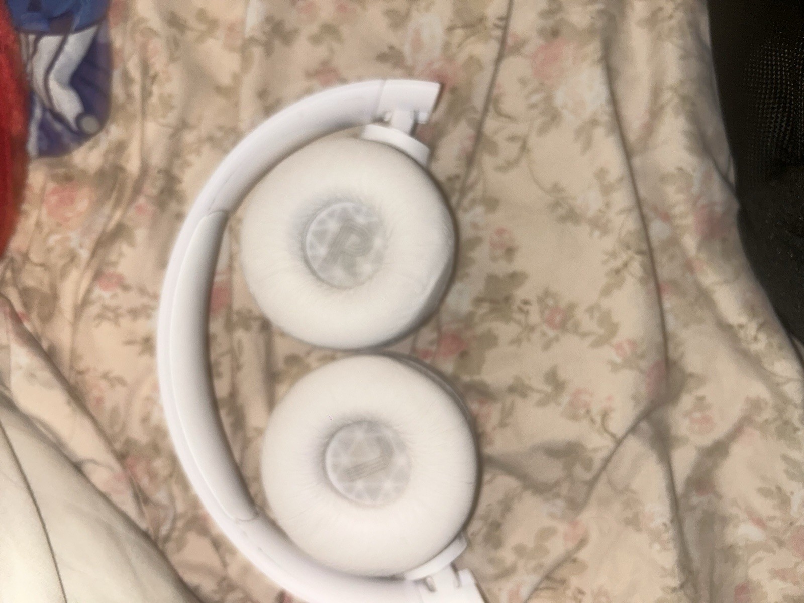 JBL White Headband Ear-Pad Headphones Double Earpieces and Wireless Earbuds Lot