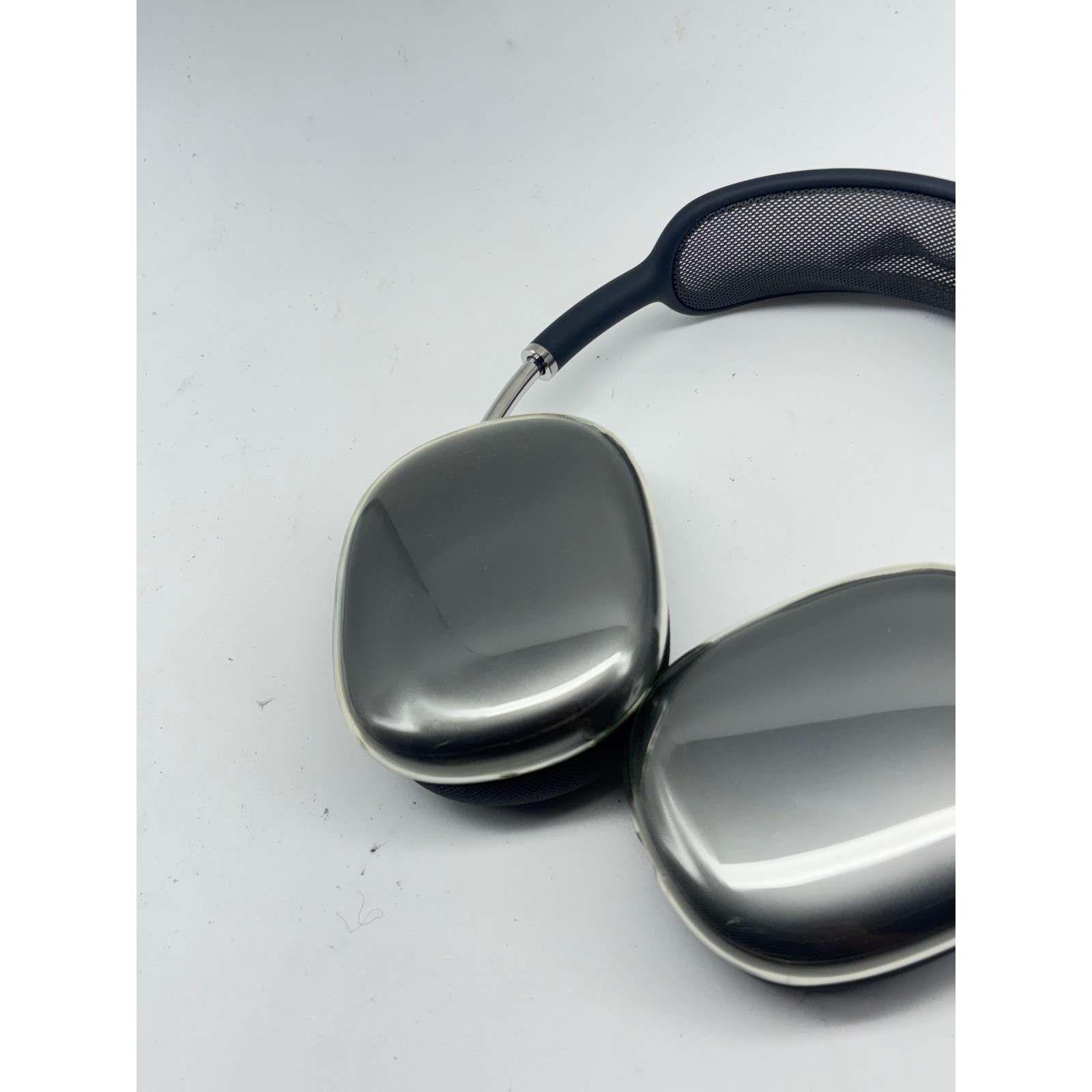 Apple AirPods Max Wireless Over-Ear Headphones Space Gray A2096 with Smart Case