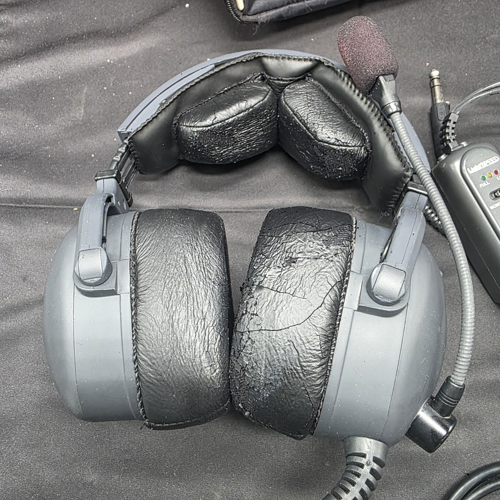LightSPEED 15XL Aviation Headset w/ Microphone, Carrying Case