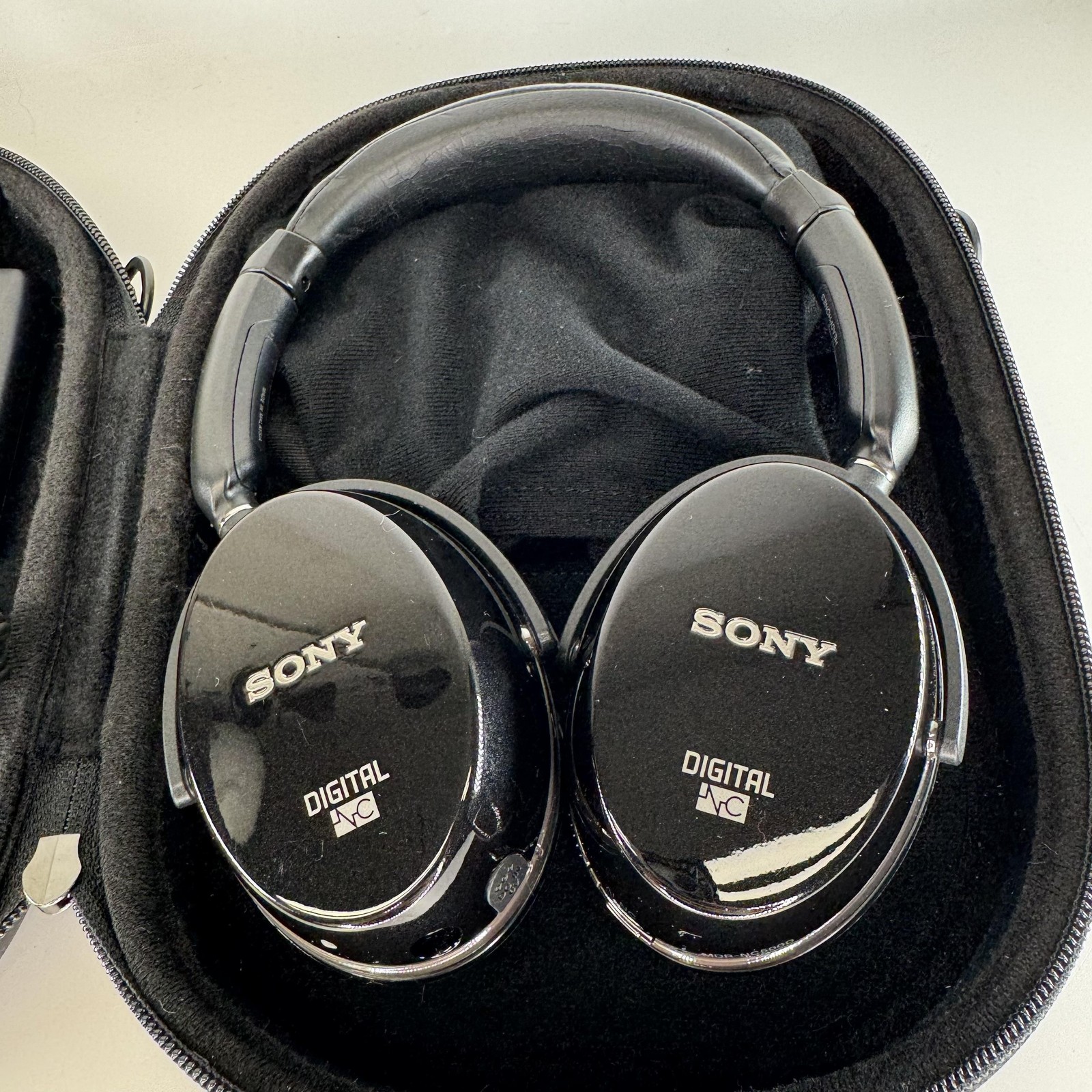 Sony MDR-NC500D Digital Noise Canceling Headphones Case Cords Power Adapter