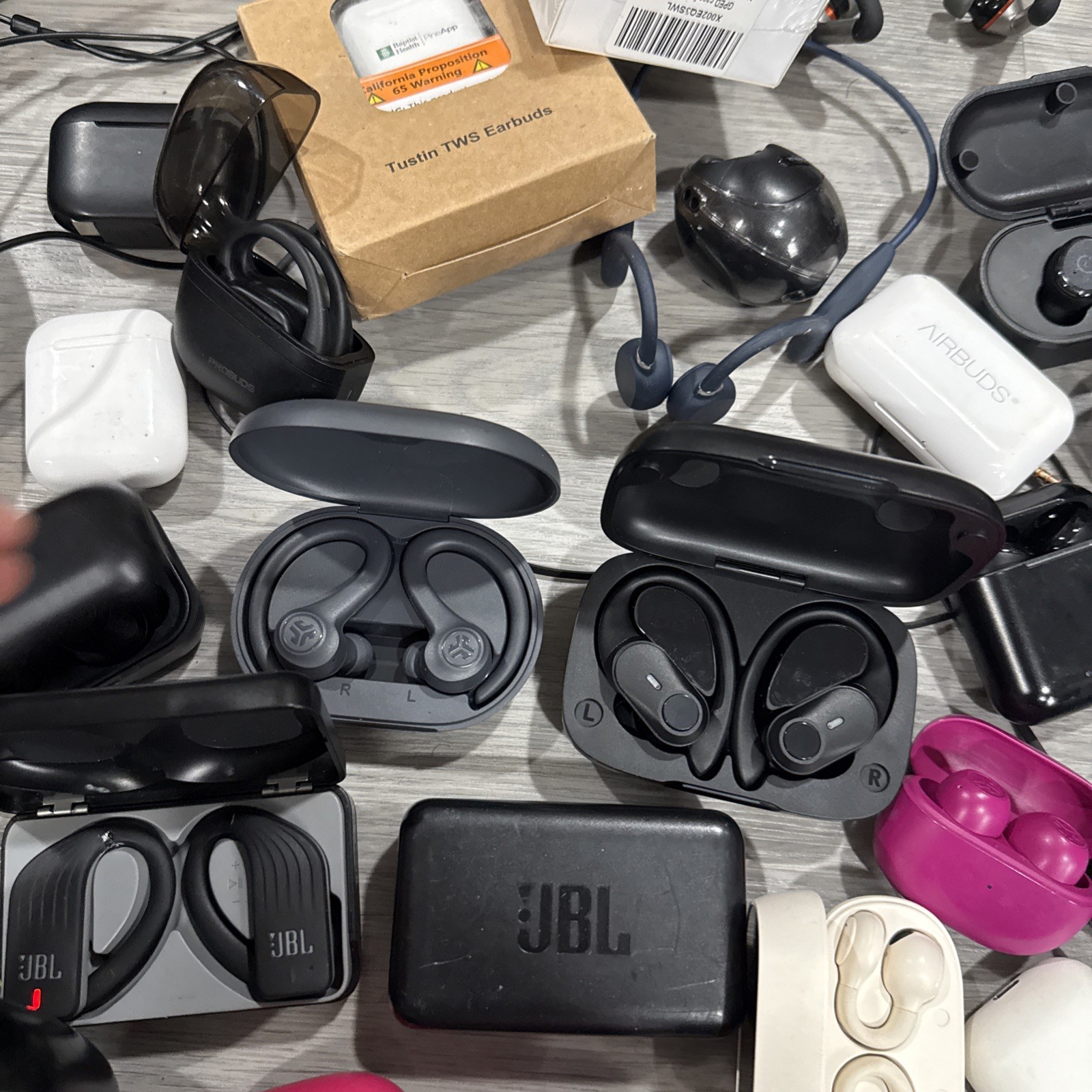 LOT OF HEADPHONES,EARBUDS MUSIC, WIRED Wireless Ect (UNTESTED) AS IS⚠️